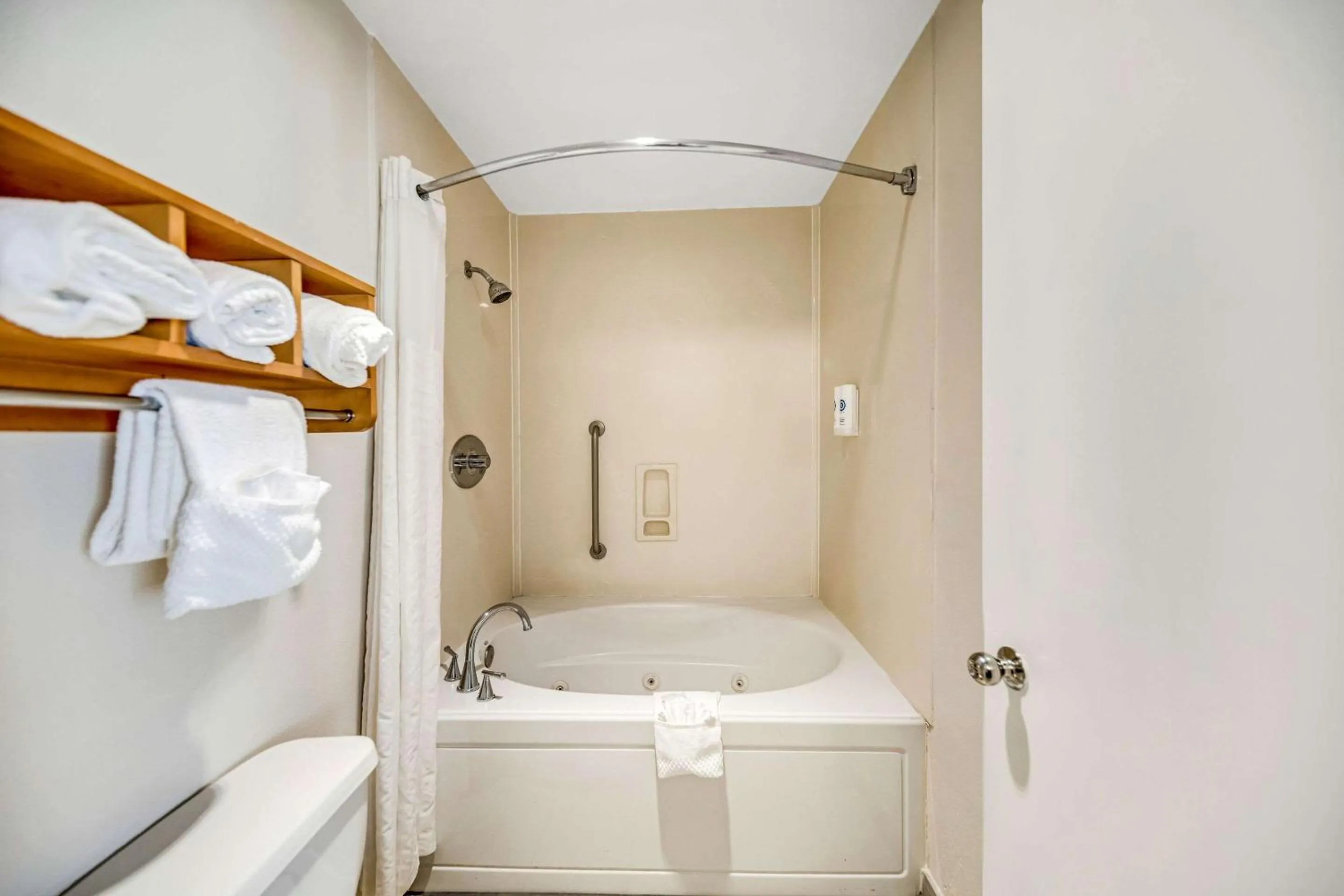 Bedroom in Comfort Inn Beach Boardwalk