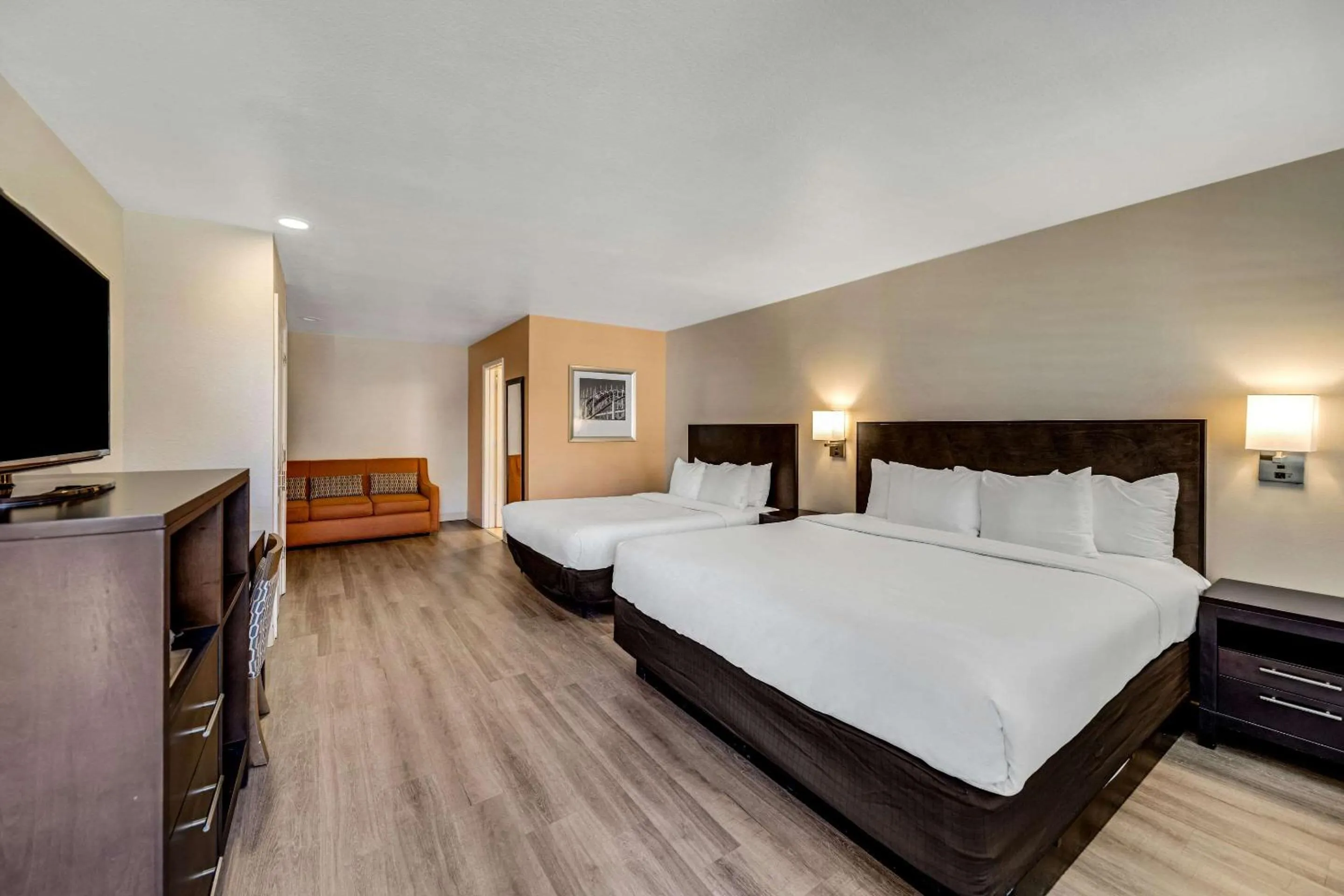 Bedroom, Bed in Comfort Inn Beach Boardwalk