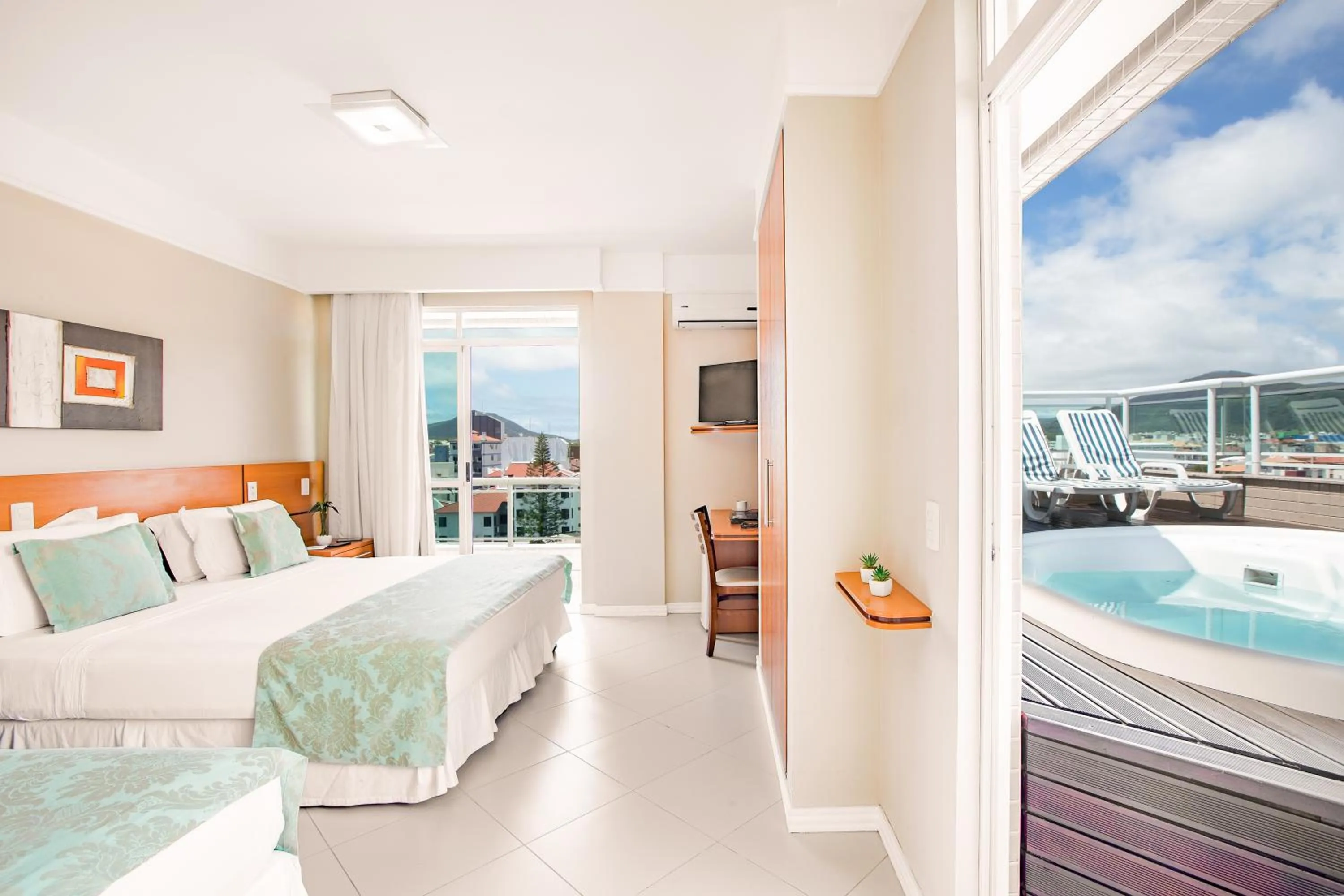Balcony/Terrace, Bed in Oceania Park Hotel Spa & Convention