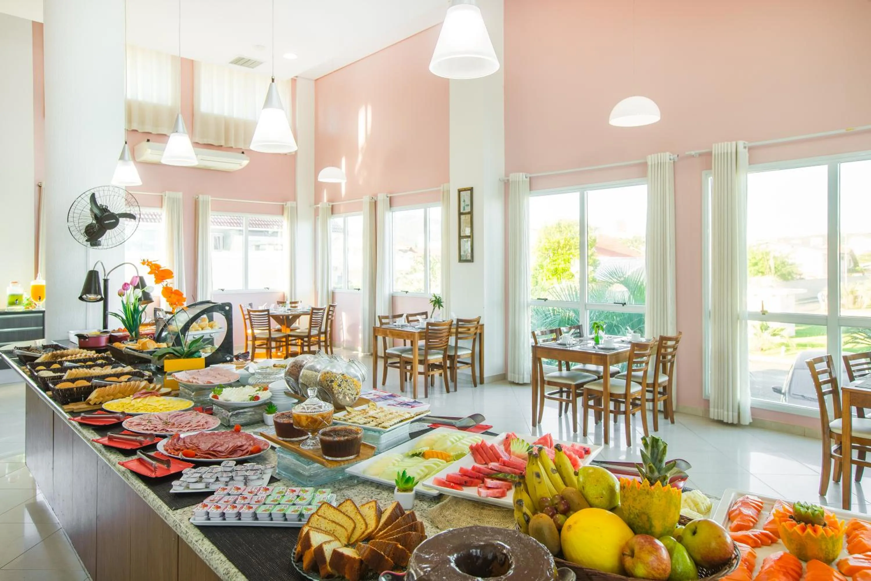 Restaurant/places to eat in Oceania Park Hotel Spa & Convention