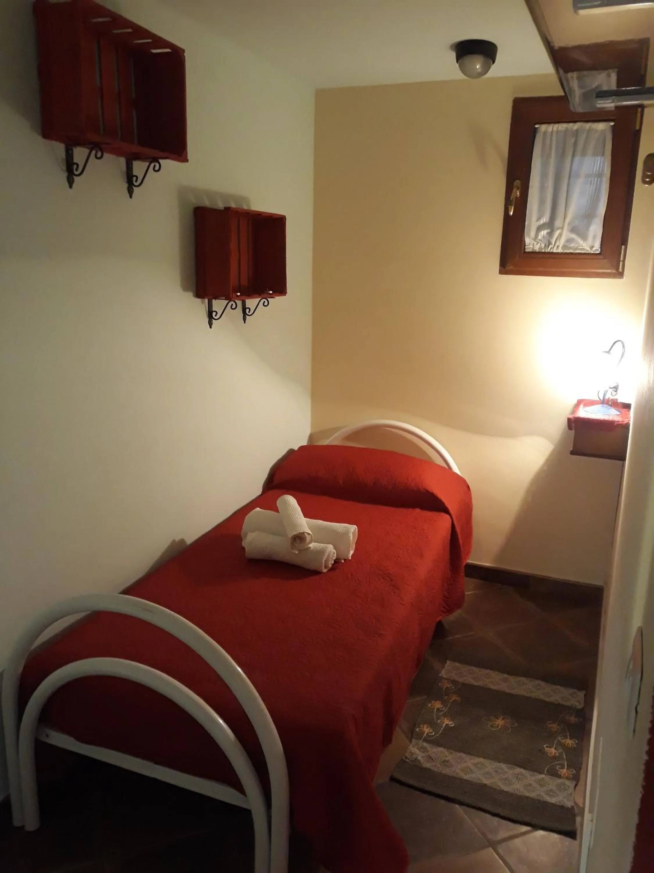 Bed in Bed And Breakfast Delle Grotte