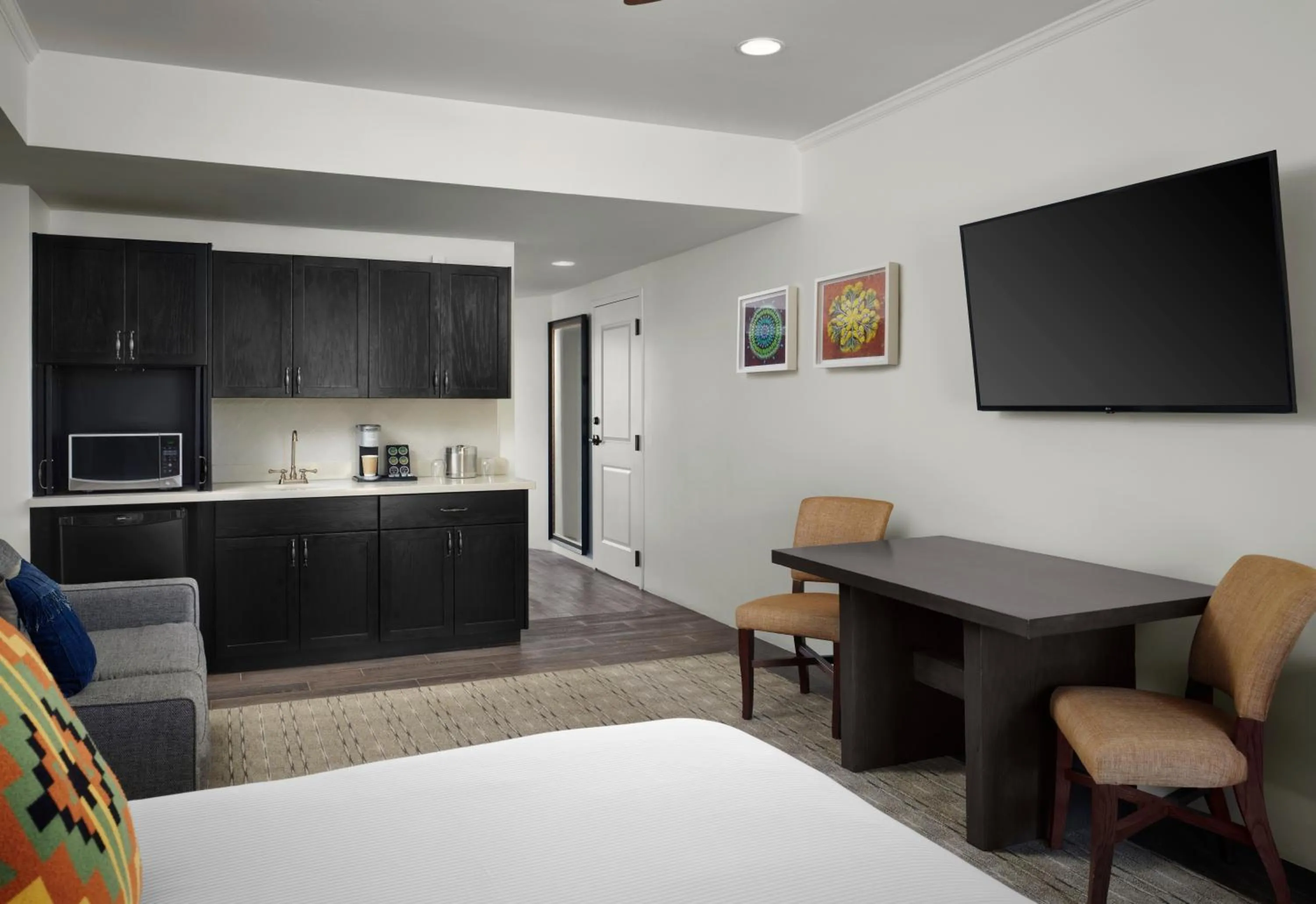 Kitchen or kitchenette, Bed in The Wilde Resort and Spa