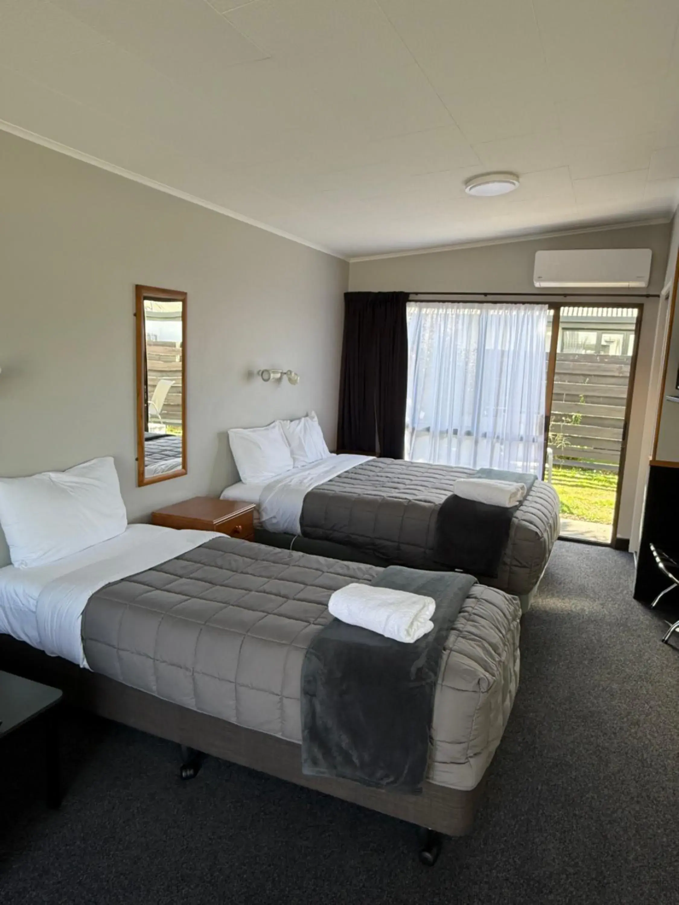 Executive Queen Studio in Sundowner Motel Executive Queen Studio in Sundowner Motel