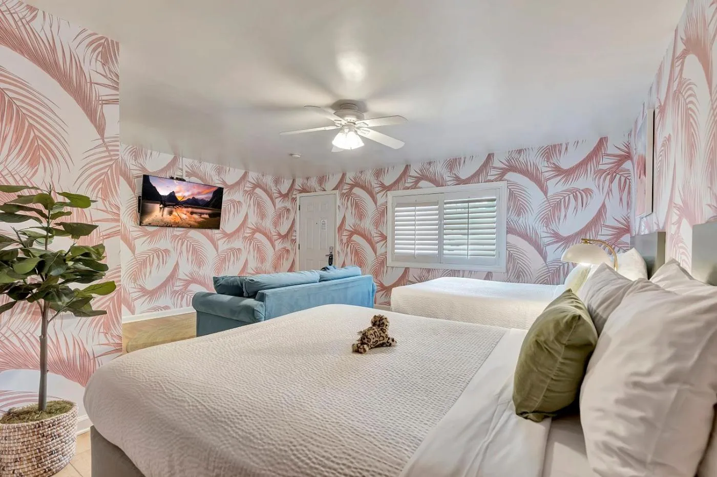 TV and multimedia, Bed in Santa Monica Hotel