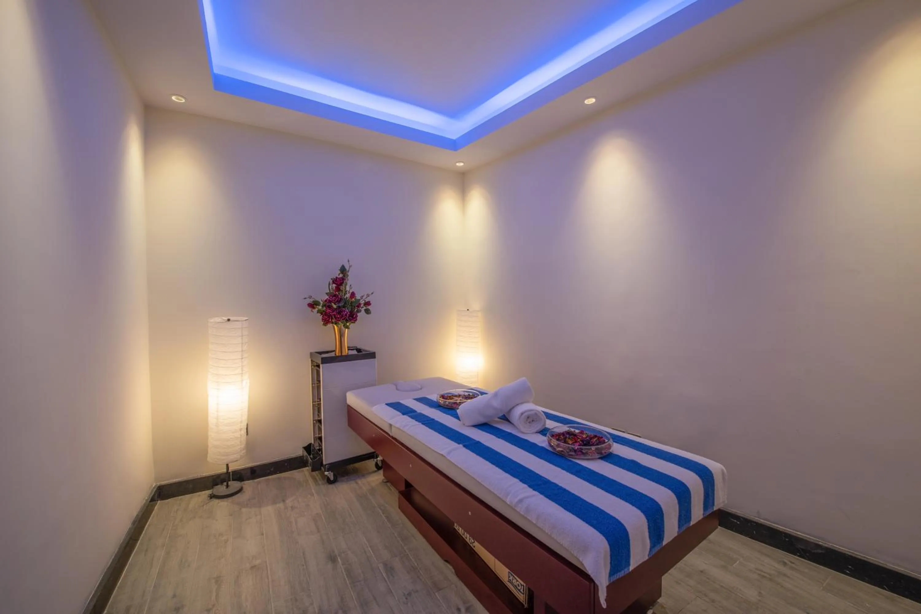 Massage, Bed in Ramada Hotel & Suites by Wyndham Al Qassim
