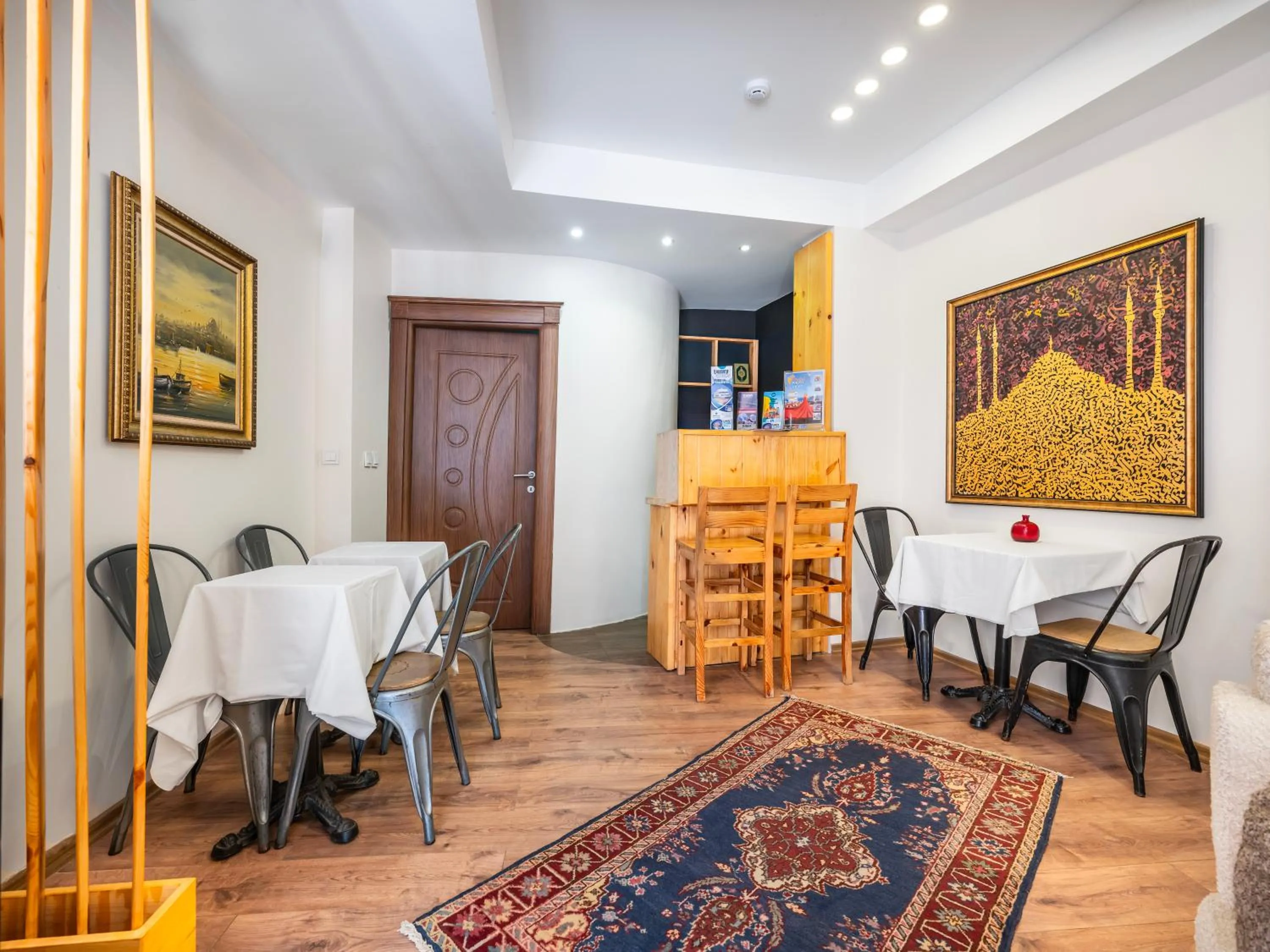 Lounge or bar in Magnificent Hotel