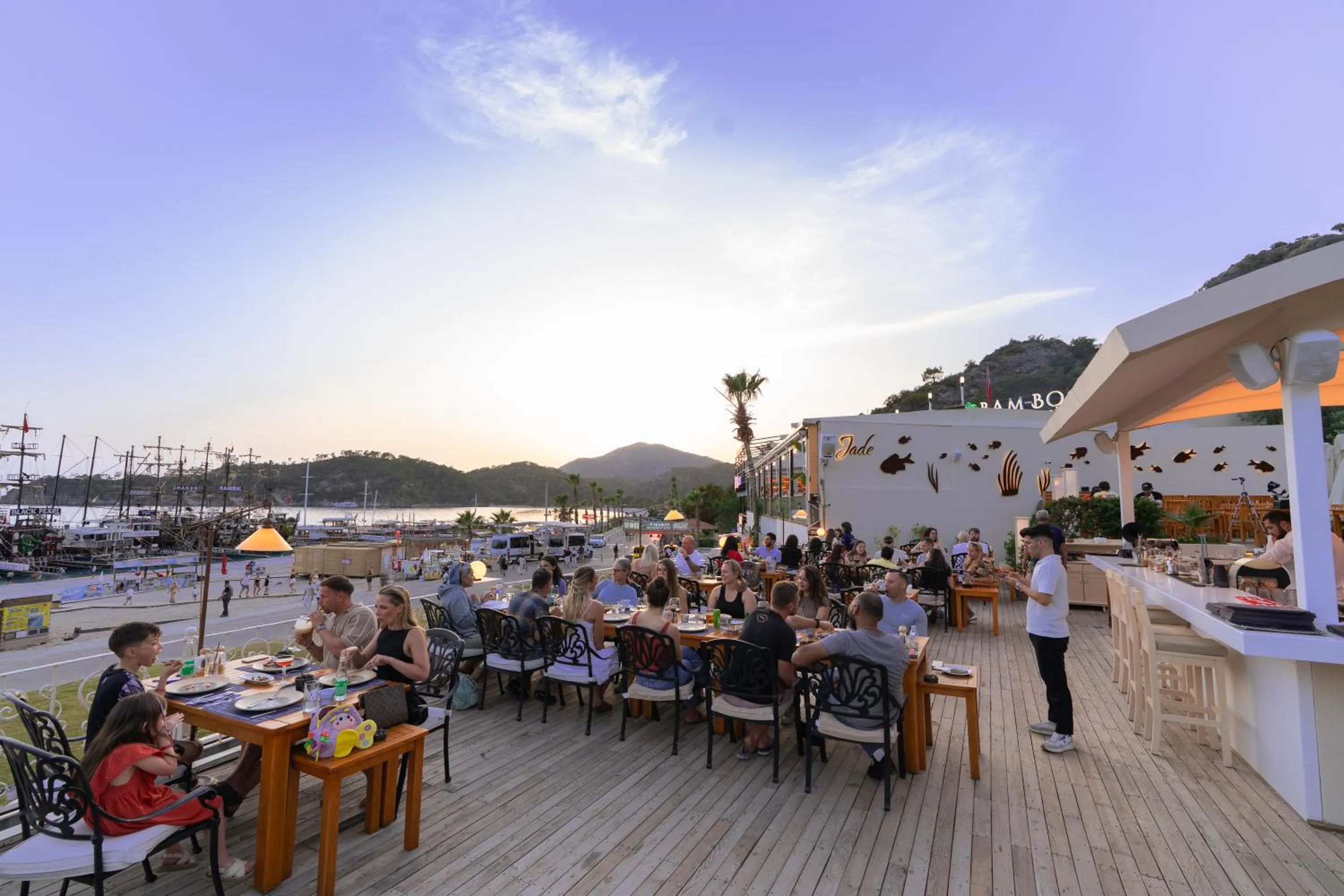 Restaurant/places to eat in Jade Residence