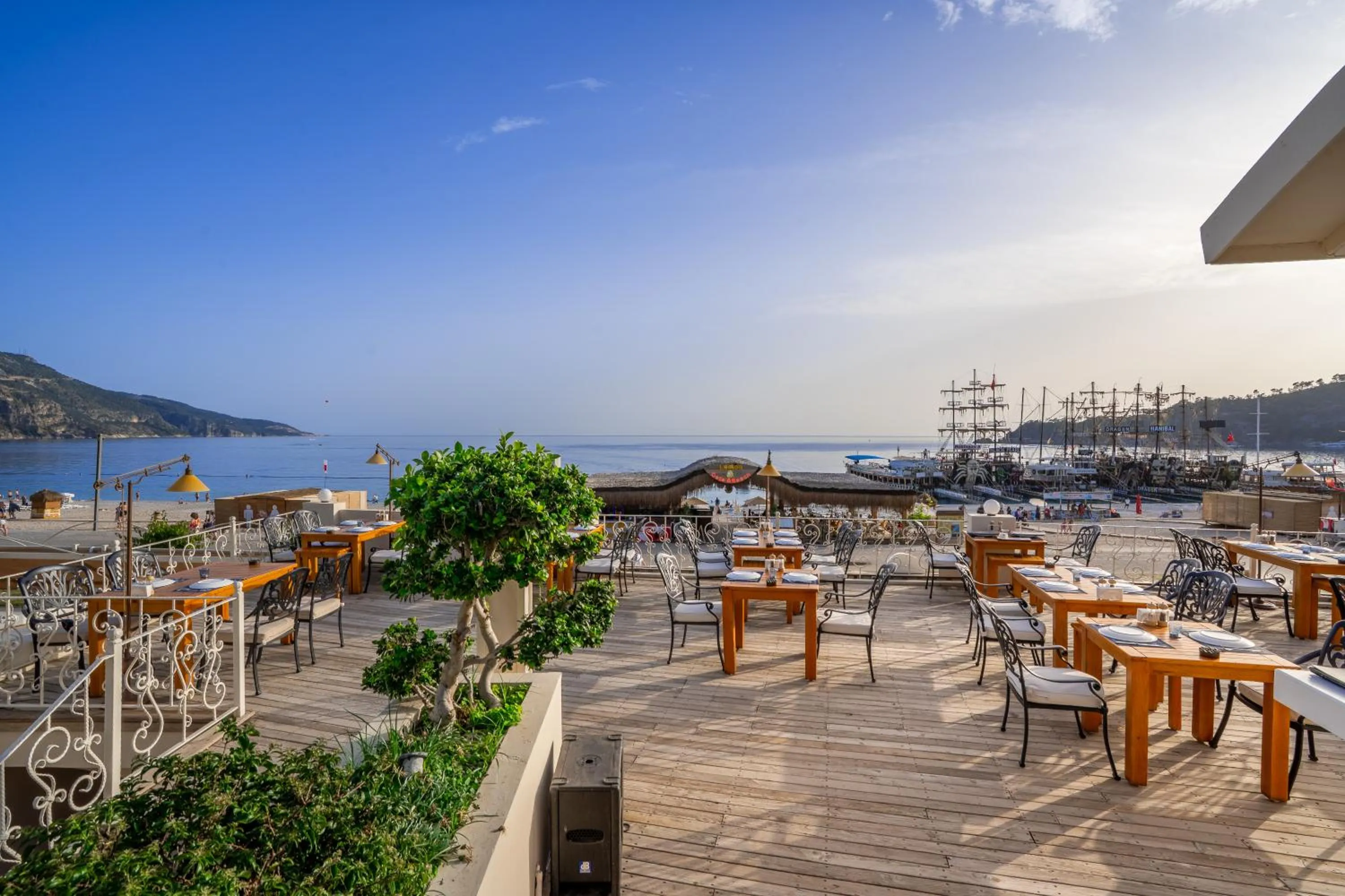 Restaurant/places to eat in Jade Residence