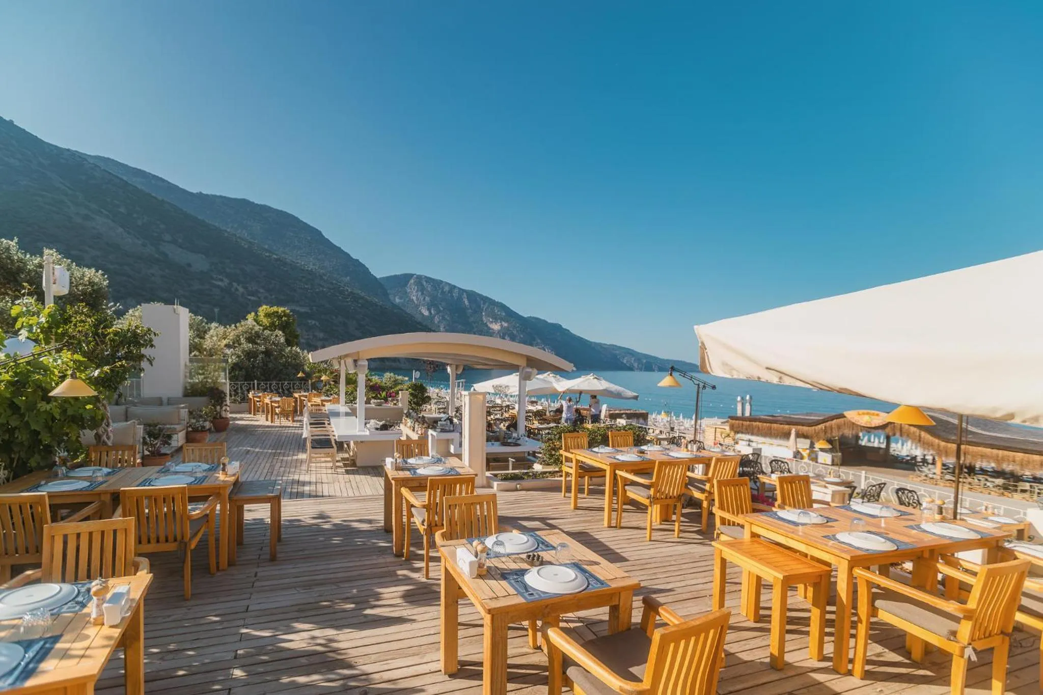 Restaurant/places to eat in Jade Residence