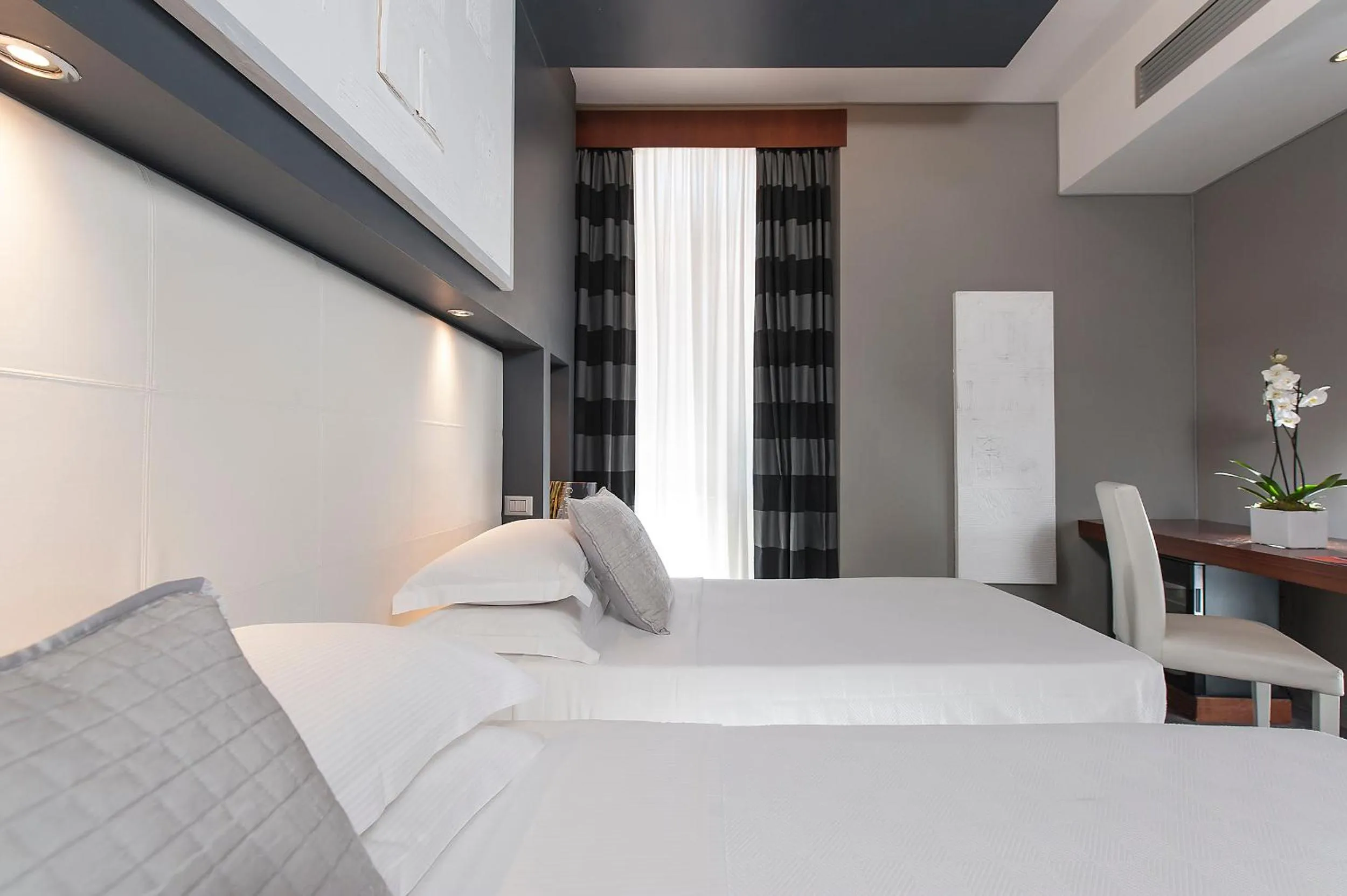 Photo of the whole room, Bed in Hotel Metropolis