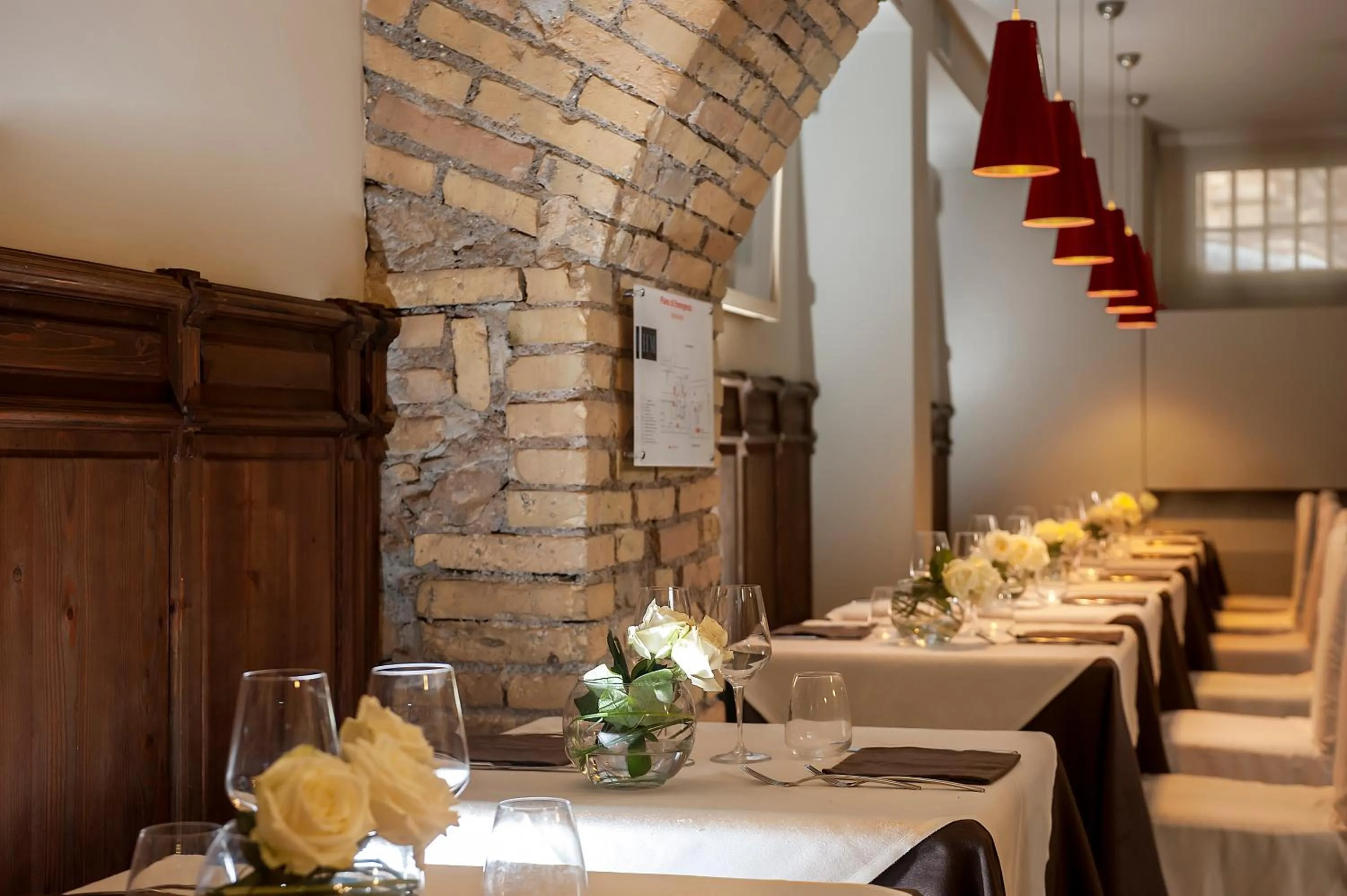 Restaurant/places to eat in Hotel Metropolis