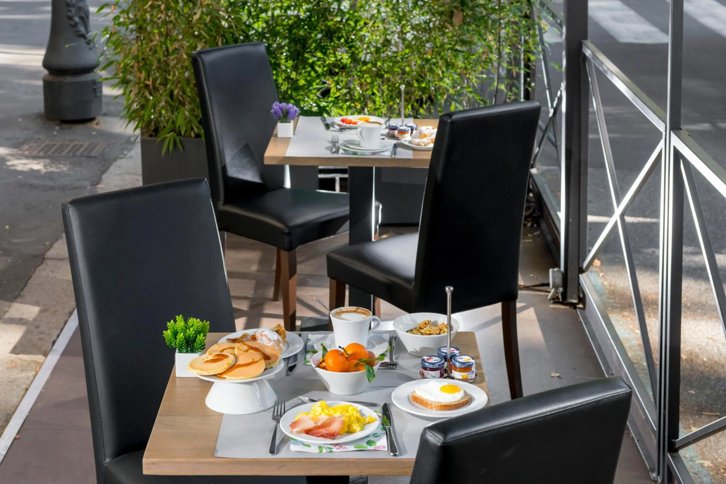 Breakfast in Hotel Metropolis