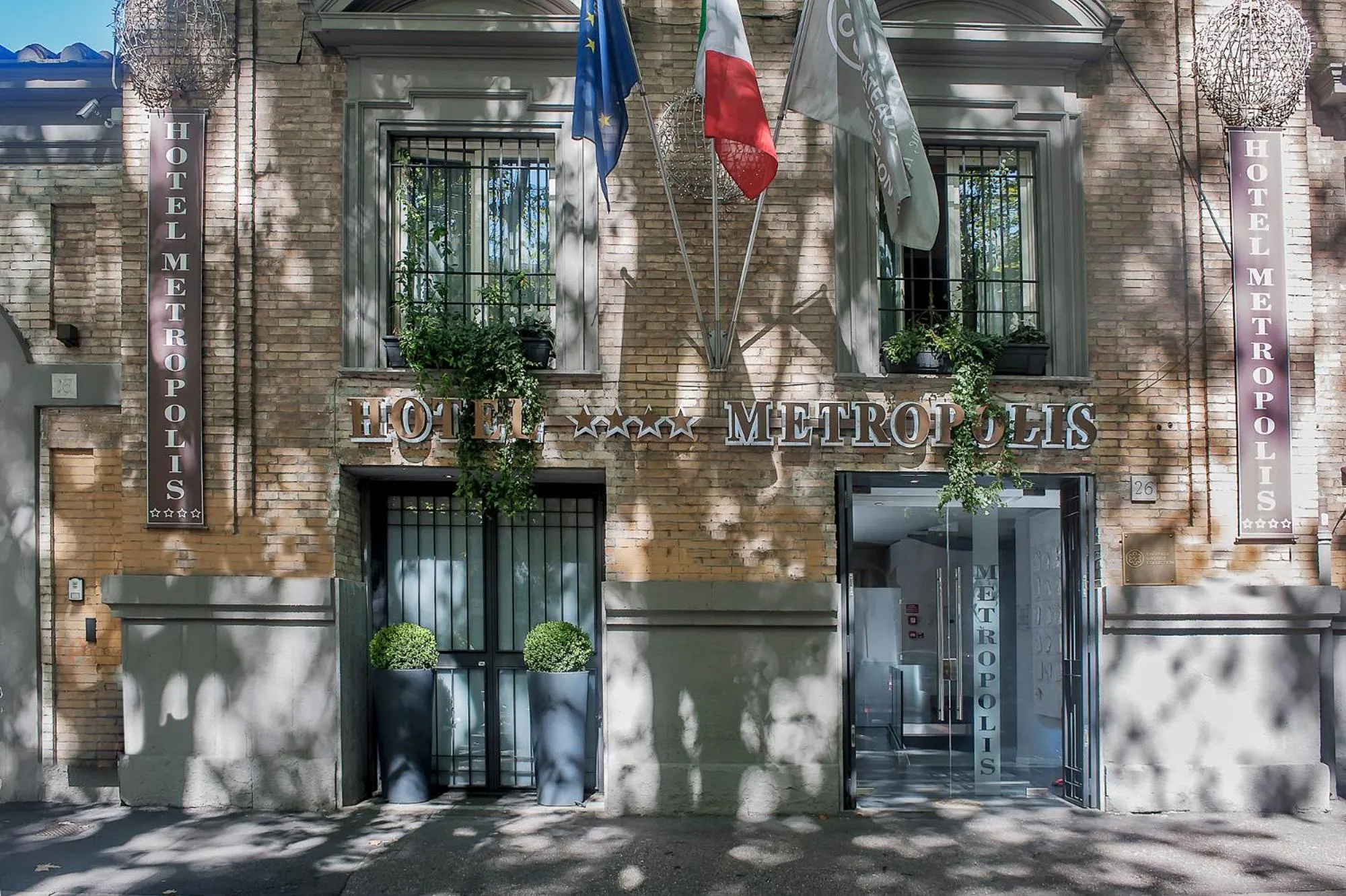 Facade/entrance in Hotel Metropolis