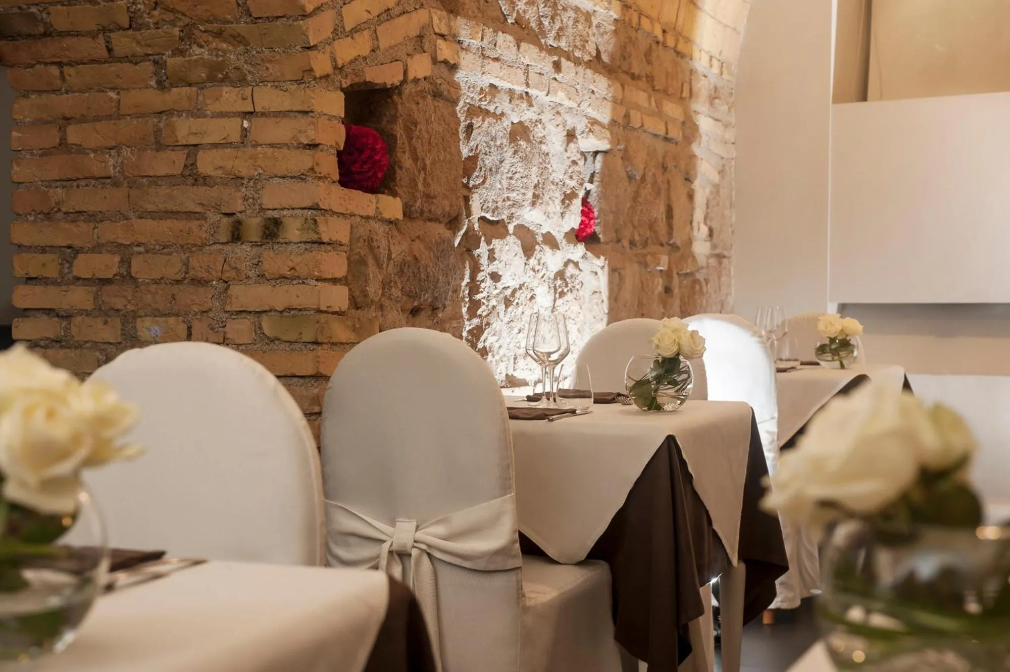 Restaurant/places to eat in Hotel Metropolis