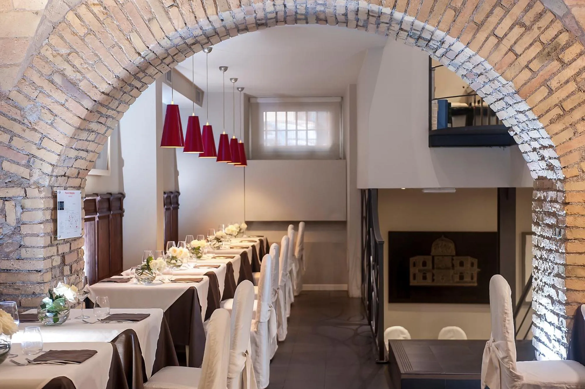 Restaurant/places to eat in Hotel Metropolis