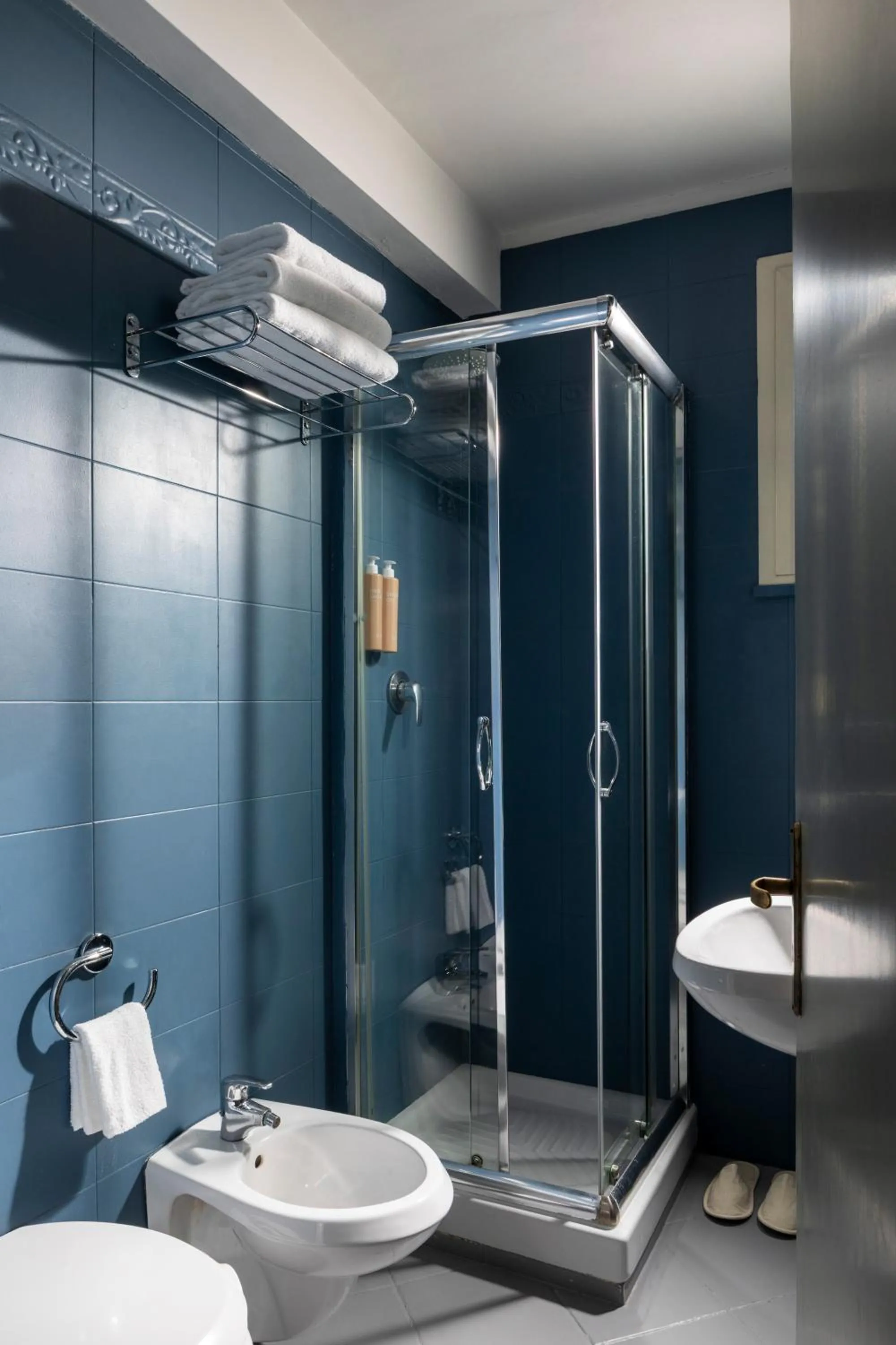 Shower in Hotel Marisa