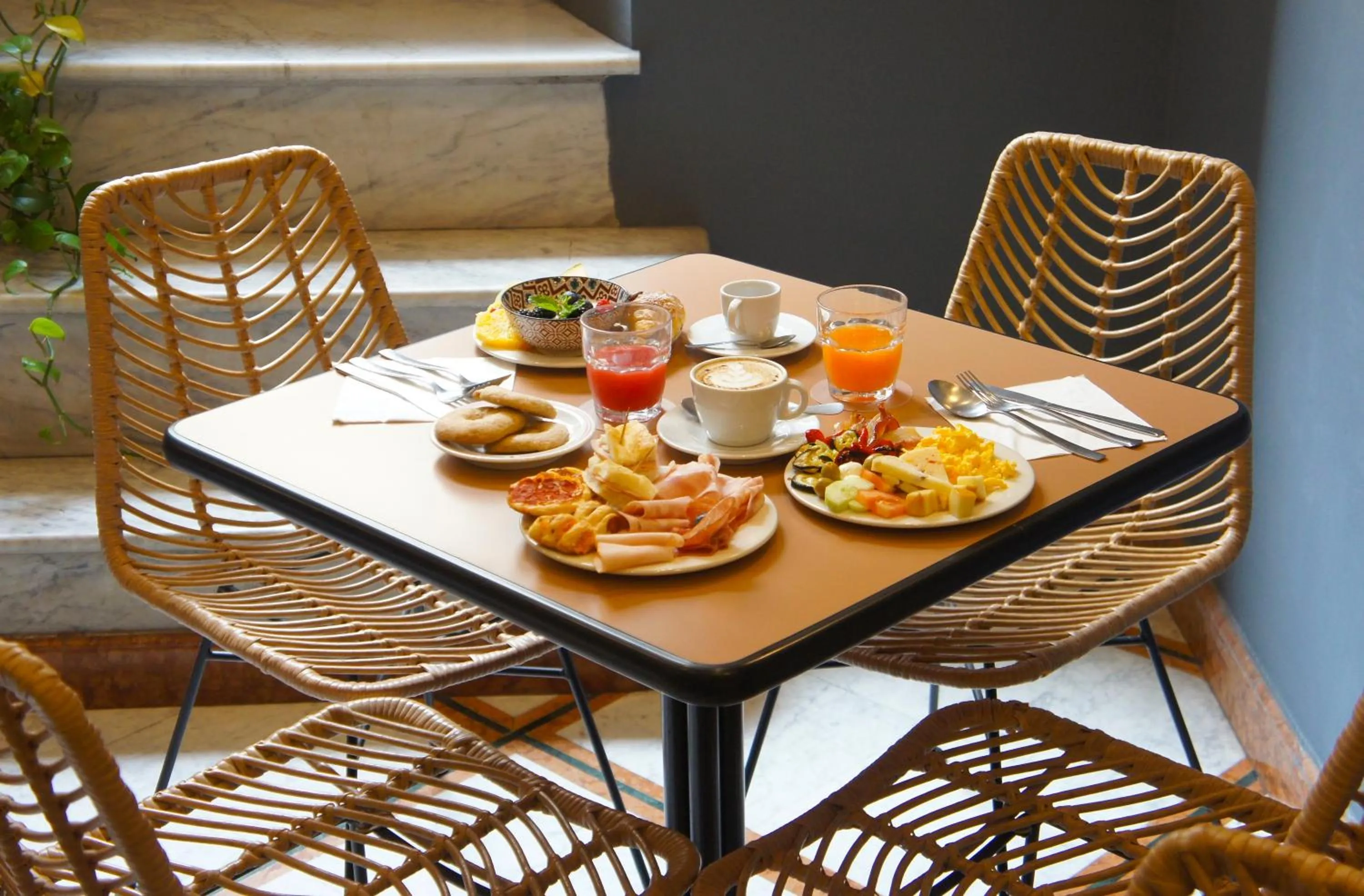 Food and drinks in Hotel Marisa