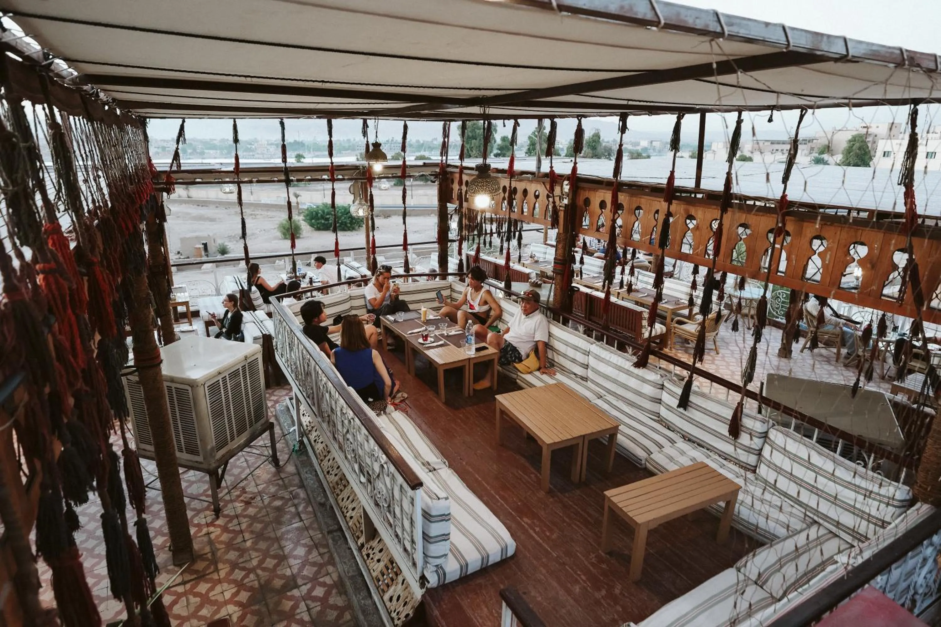 Restaurant/places to eat in Nefertiti Hotel Luxor