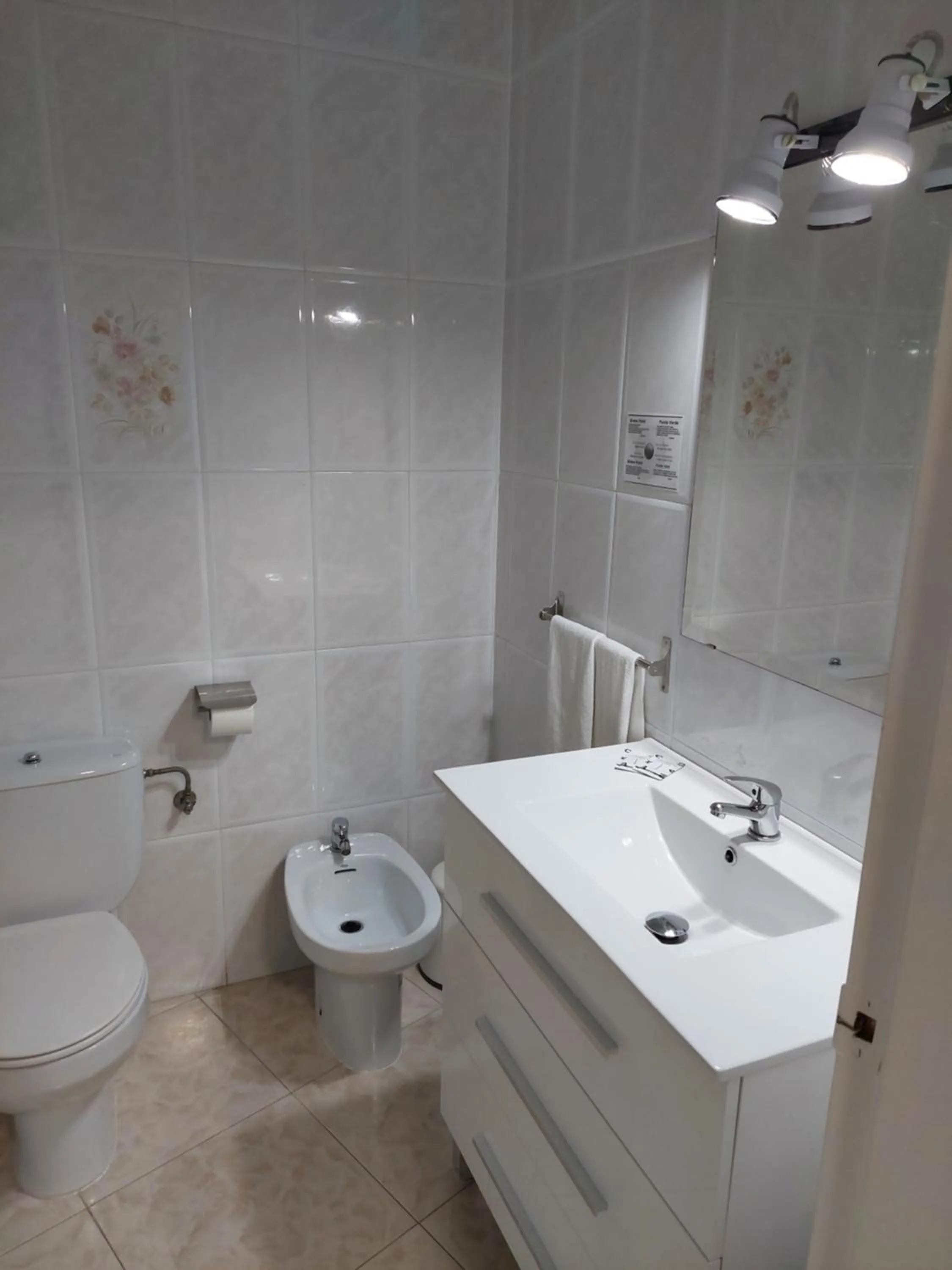 Bathroom in Hotel Cervantes