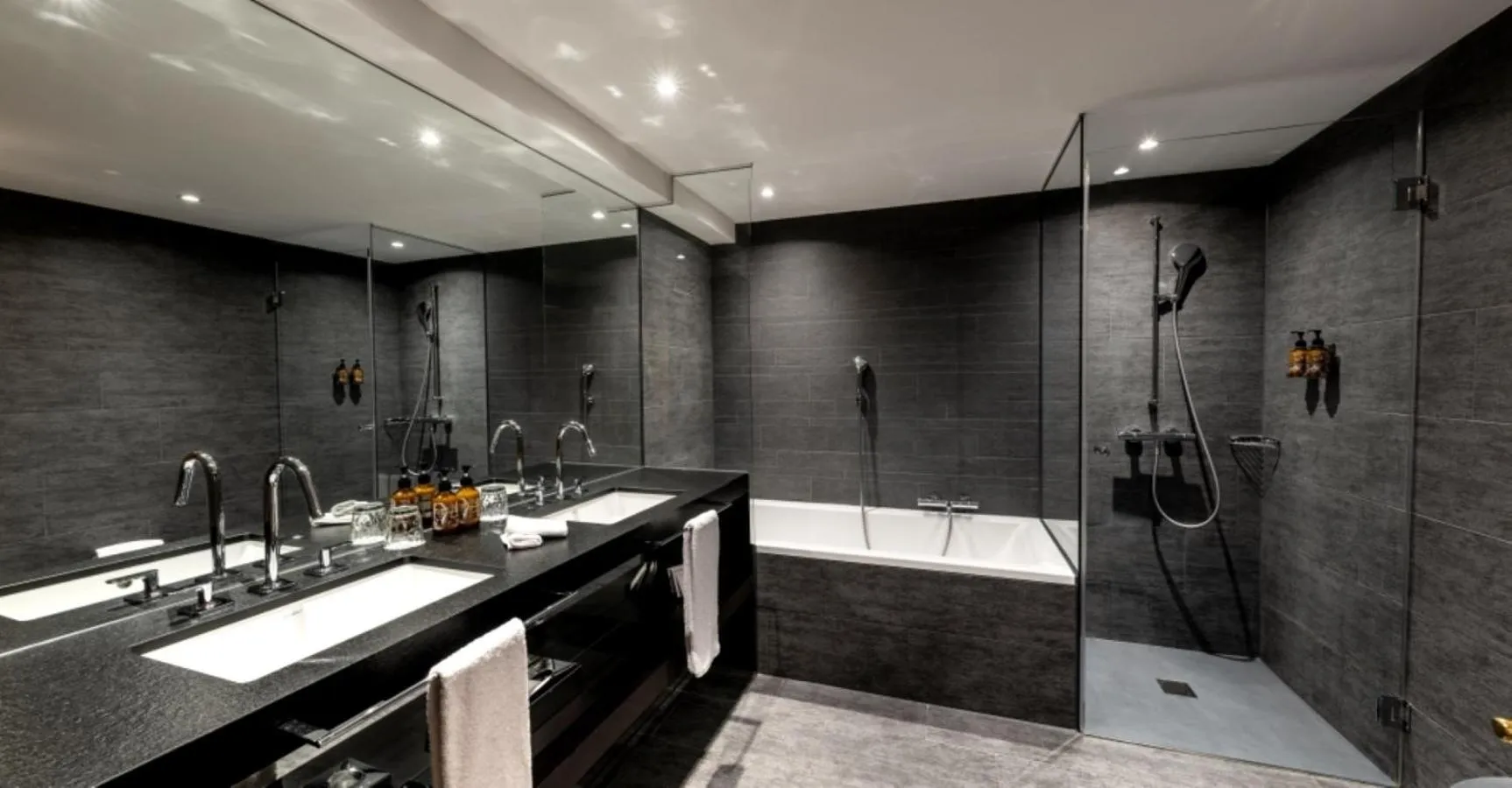 Shower in Hotel Vitznauerhof - Lifestyle Hideaway at Lake Lucerne