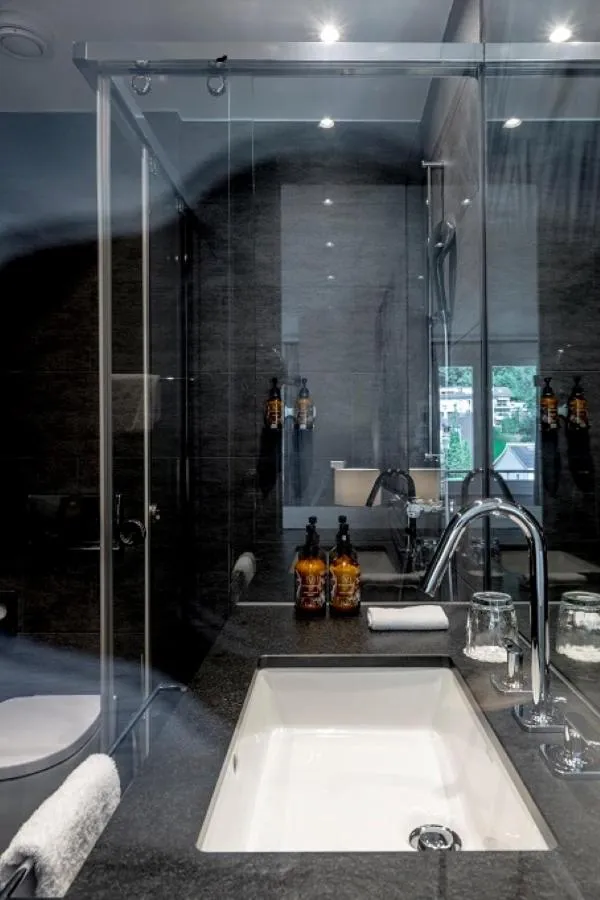 Shower in Hotel Vitznauerhof - Lifestyle Hideaway at Lake Lucerne