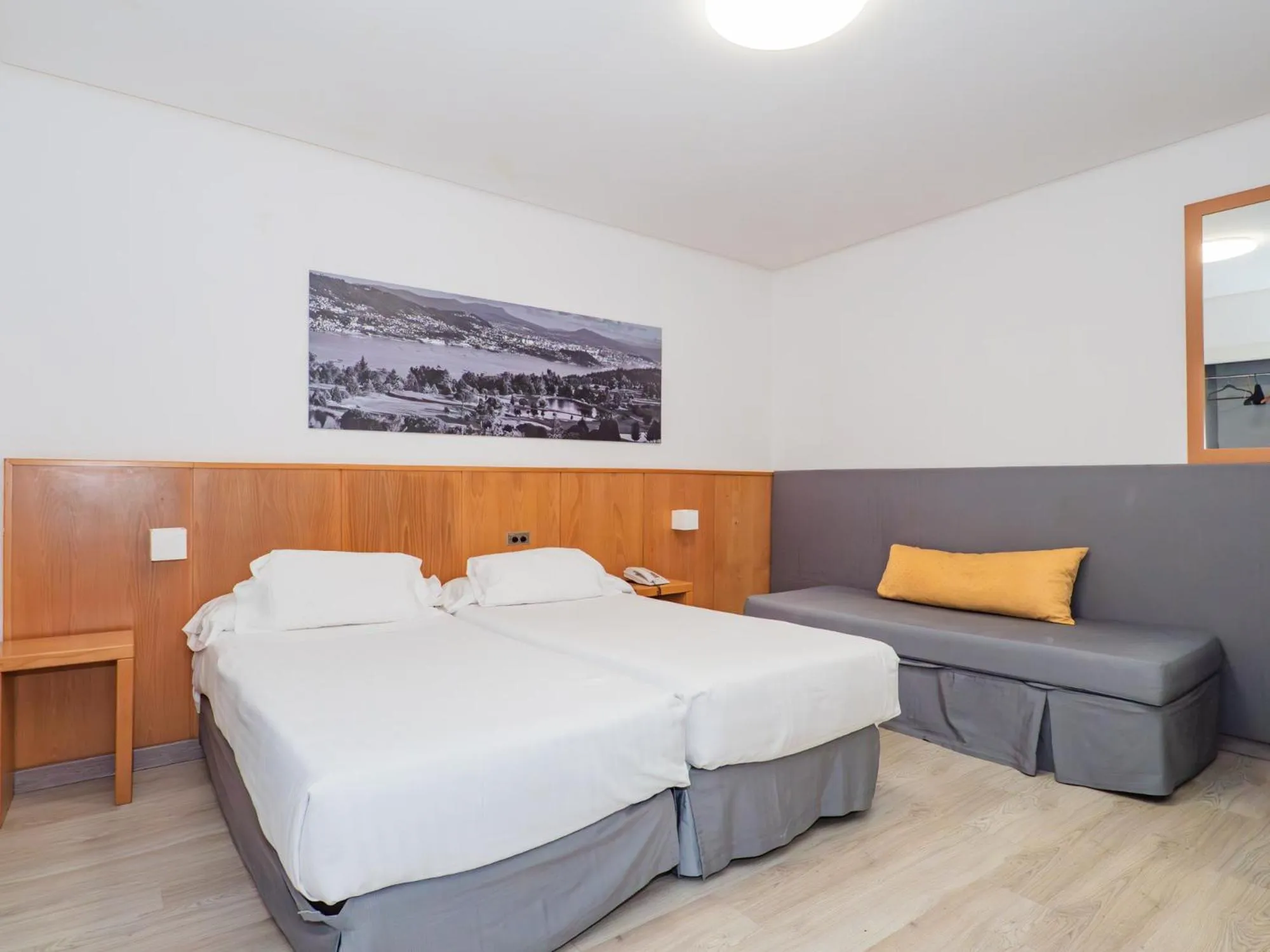 Bed in Hotel del Mar Vigo