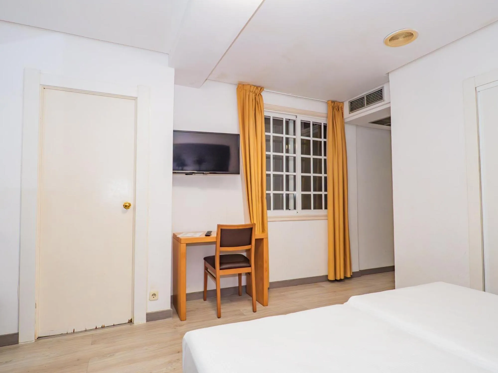 Bed in Hotel del Mar Vigo