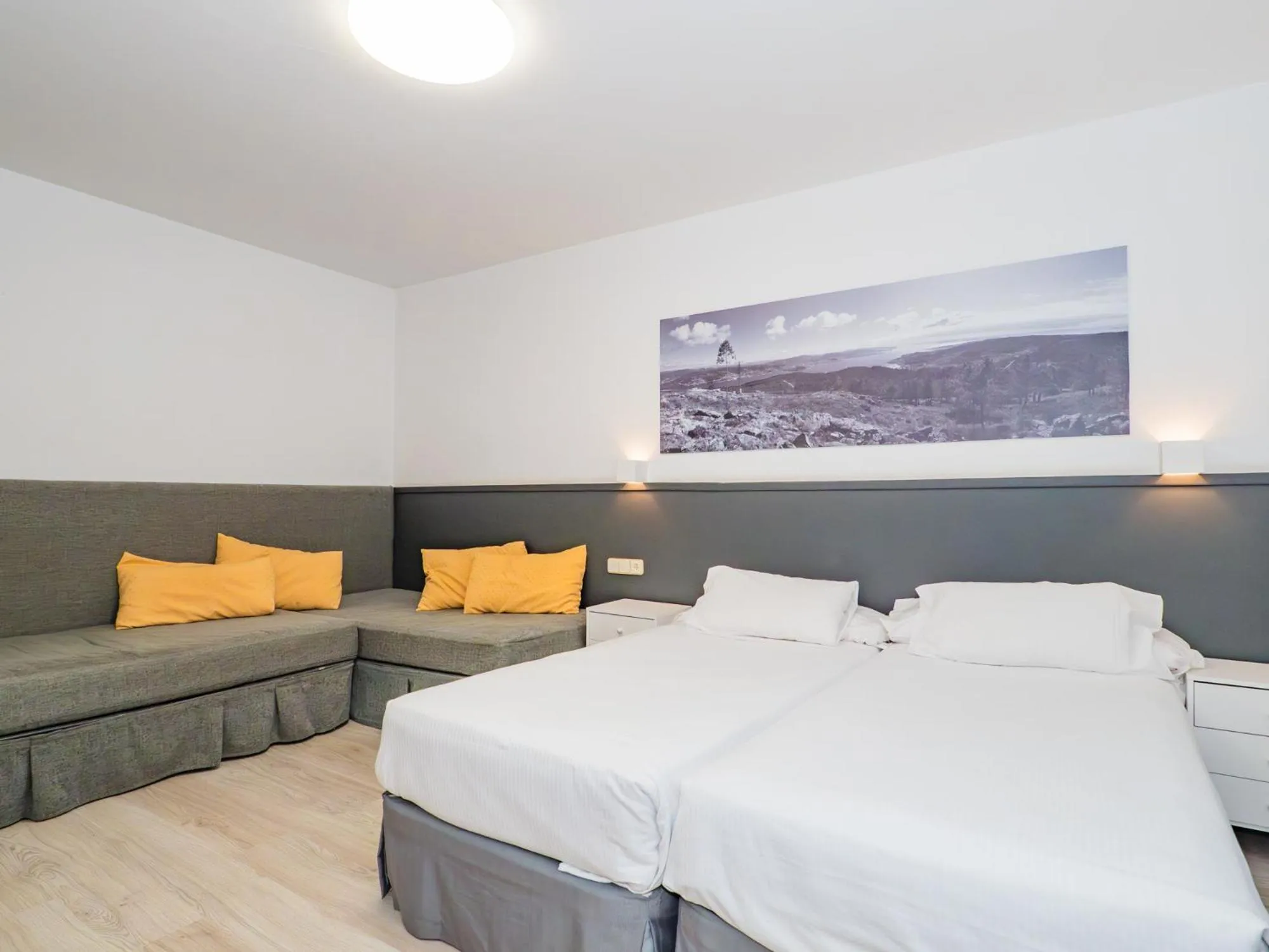 Bed in Hotel del Mar Vigo