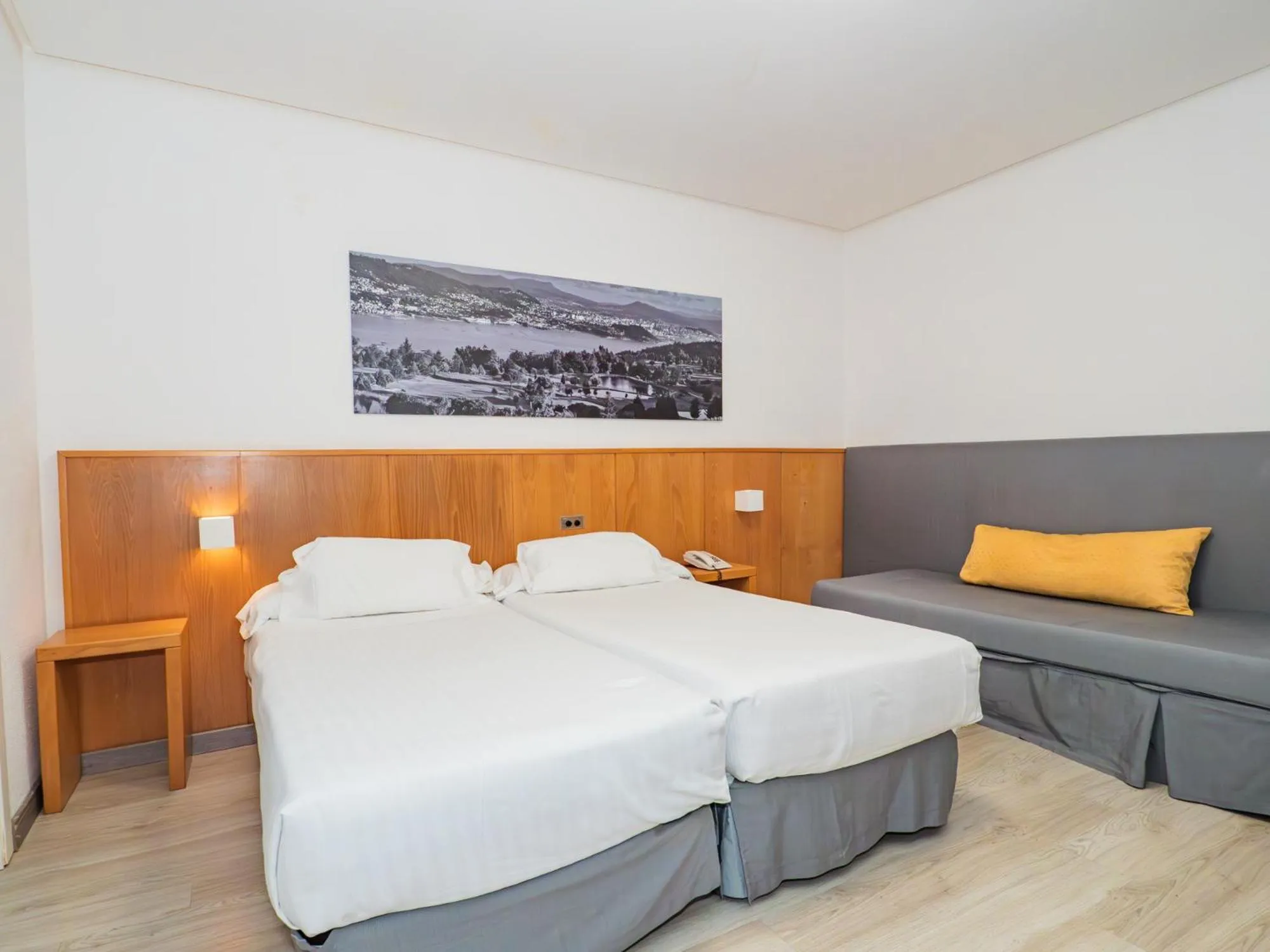 Bed in Hotel del Mar Vigo