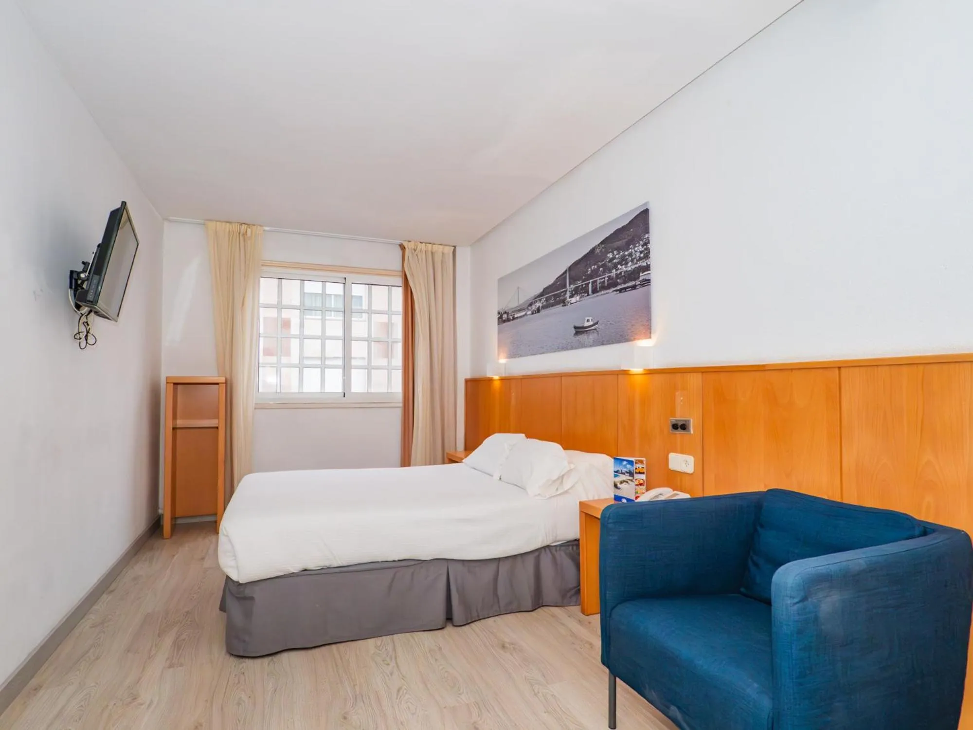 Bed in Hotel del Mar Vigo