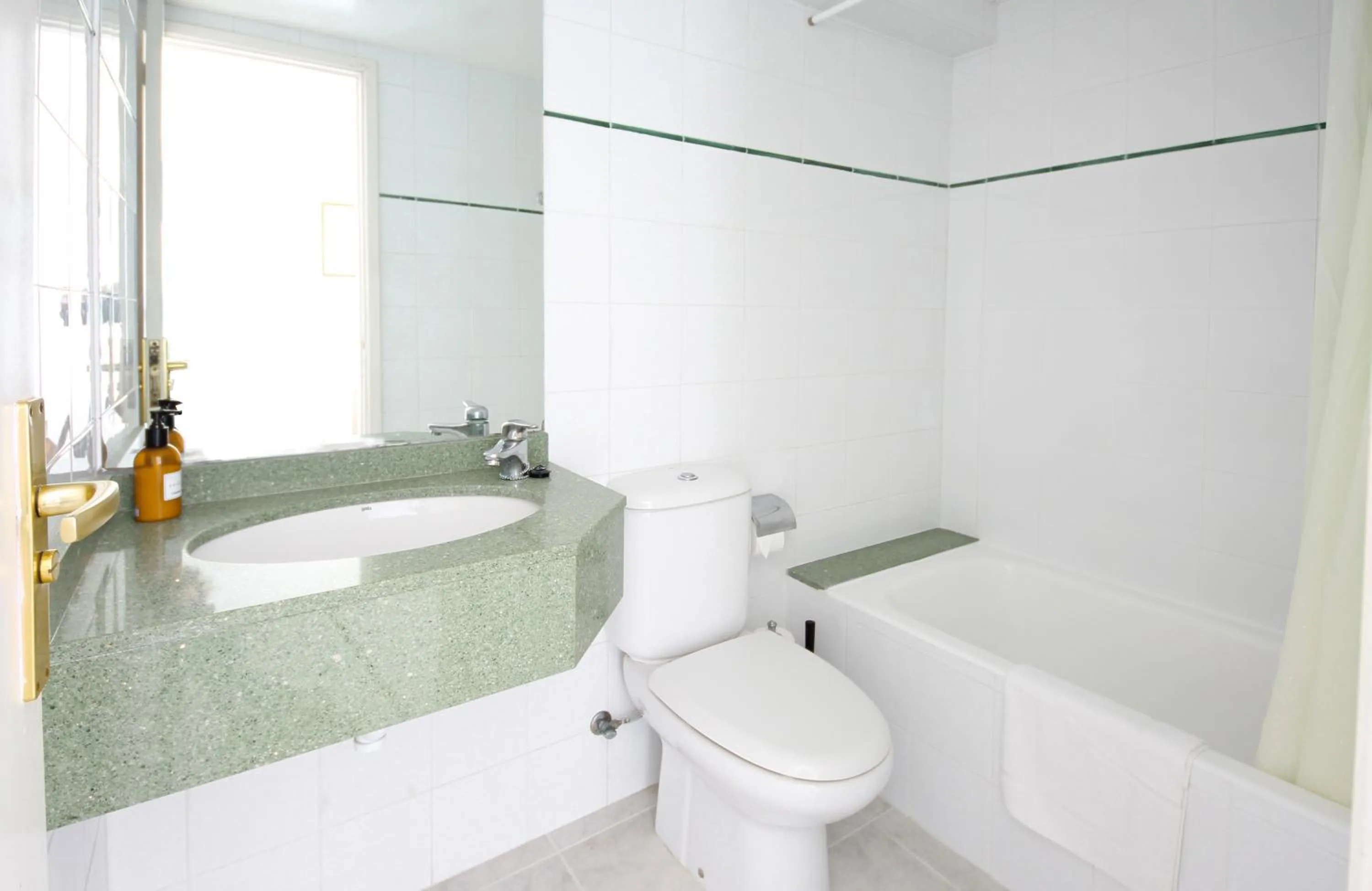 Bathroom in Aparthotel Niu d´Aus