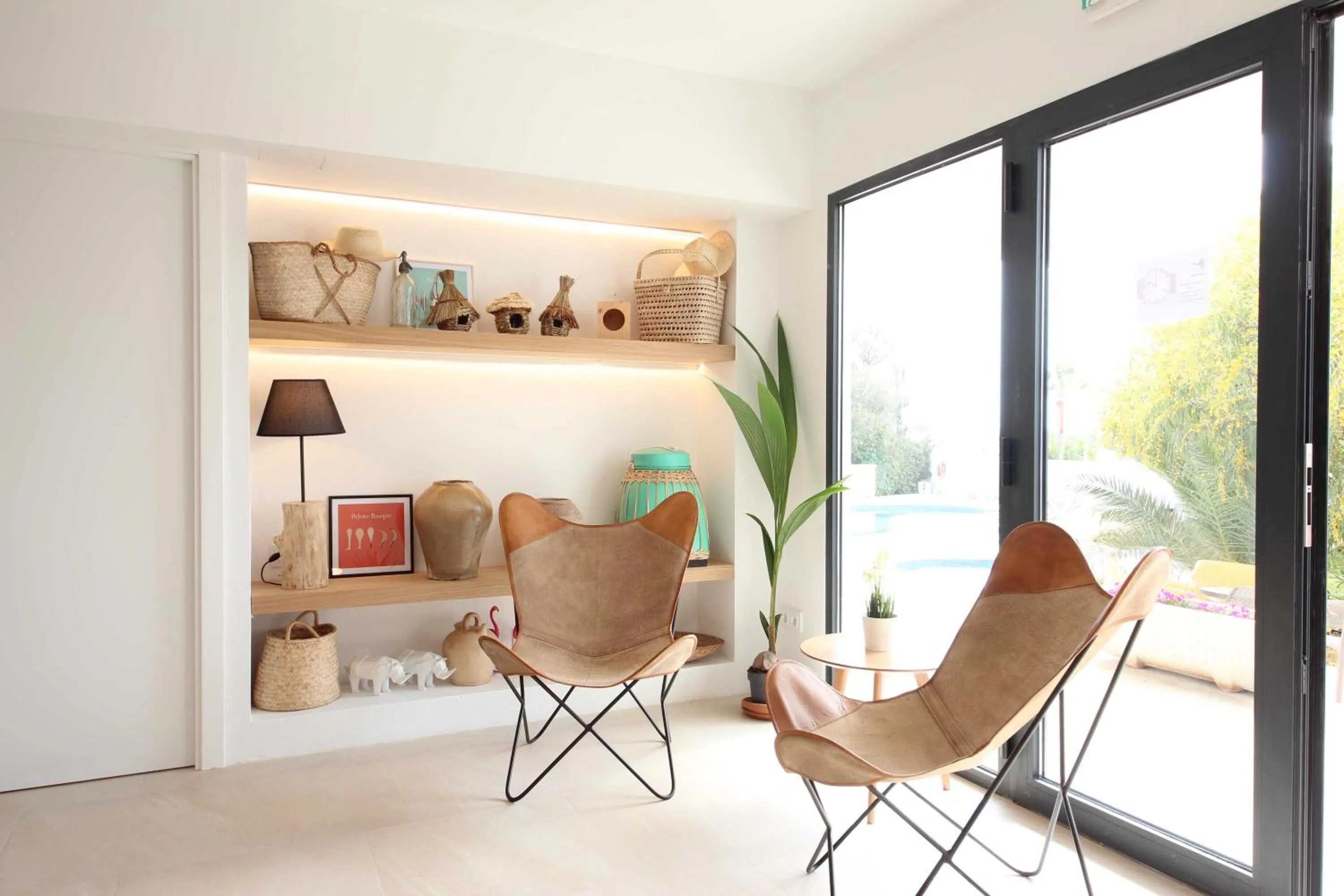 Communal lounge/ TV room in Aparthotel Niu d´Aus