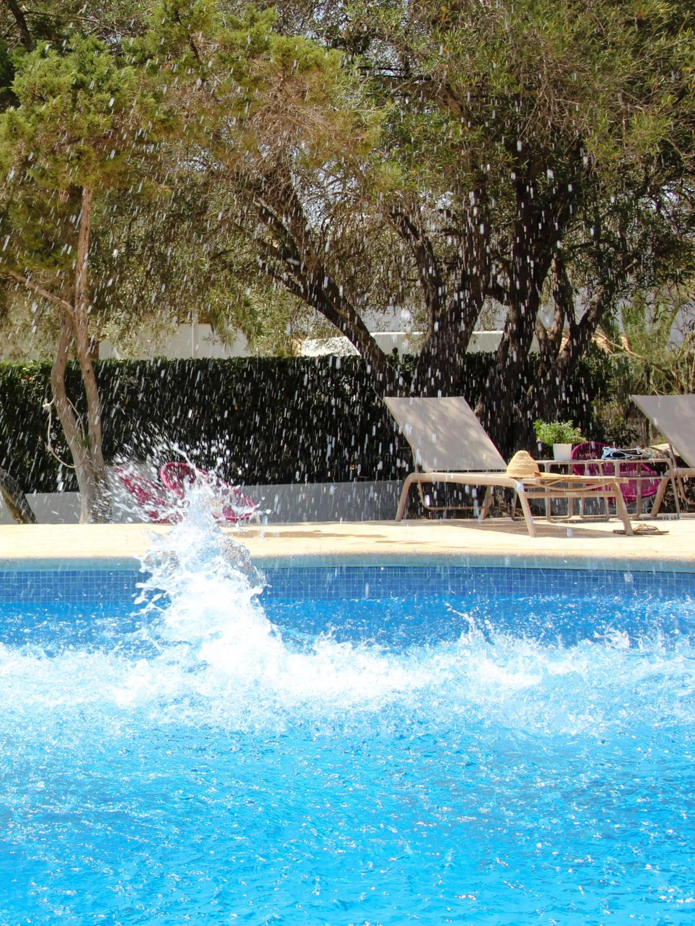 Swimming pool in Aparthotel Niu d´Aus