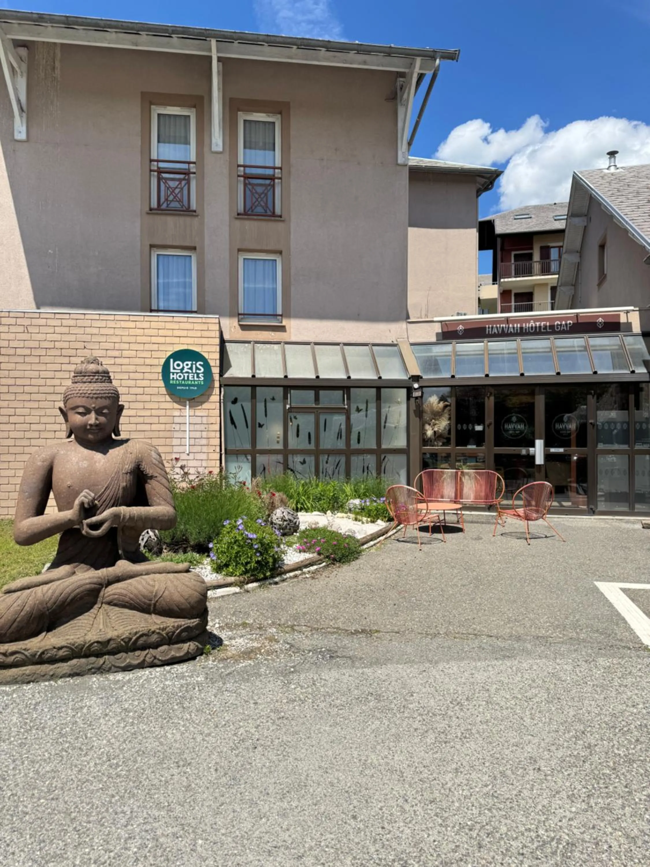 Property building in Logis Havvah Hôtel Gap