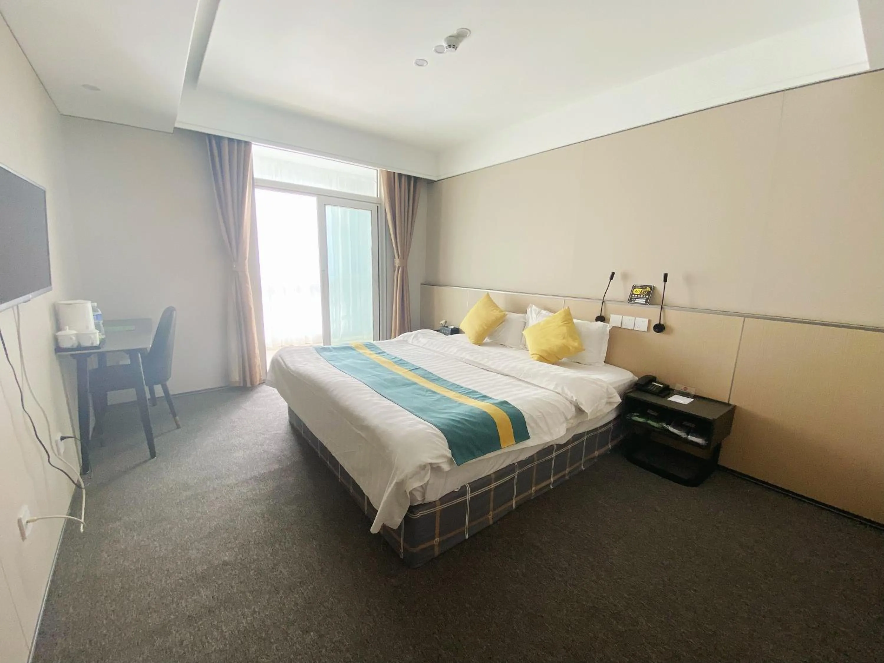 Bed in Beijing RJ Brown city center hotel Forbidden City &Tian'anmen Square ,Near Subway line 8, 3min walk to Temple of Heaven, English Speaking reception , Laundry service ,Free wifi ,Oneday tour to Greatwall