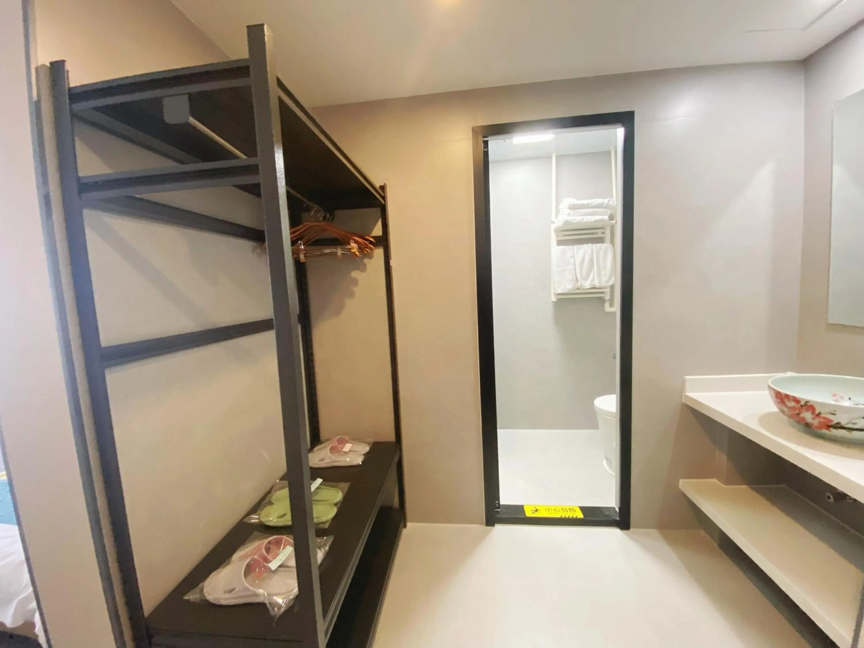 Bed in Beijing RJ Brown city center hotel Forbidden City &Tian'anmen Square ,Near Subway line 8, 3min walk to Temple of Heaven, English Speaking reception , Laundry service ,Free wifi ,Oneday tour to Greatwall