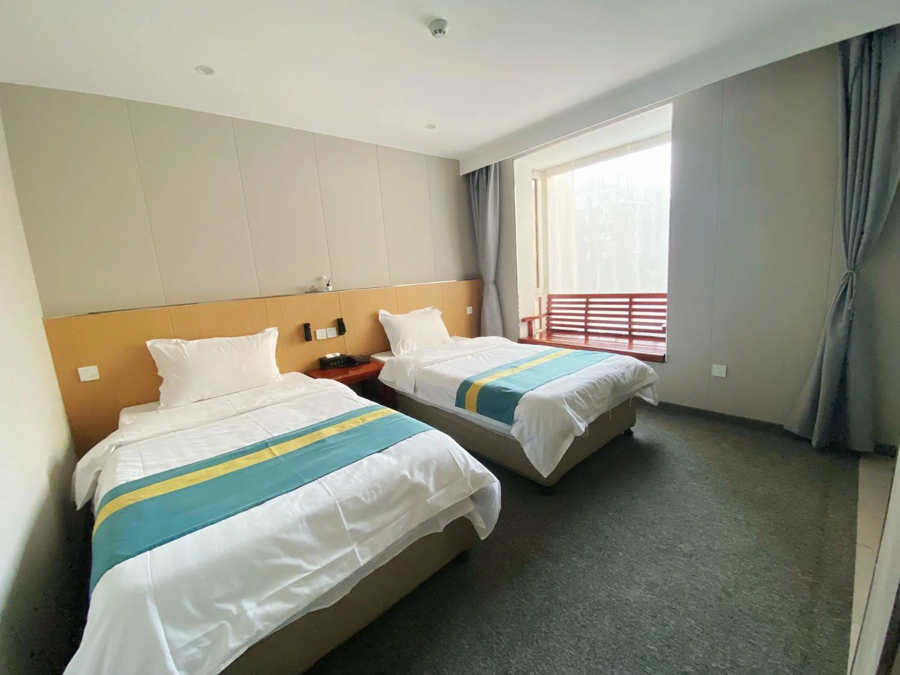Bed in Beijing RJ Brown city center hotel Forbidden City &Tian'anmen Square ,Near Subway line 8, 3min walk to Temple of Heaven, English Speaking reception , Laundry service ,Free wifi ,Oneday tour to Greatwall