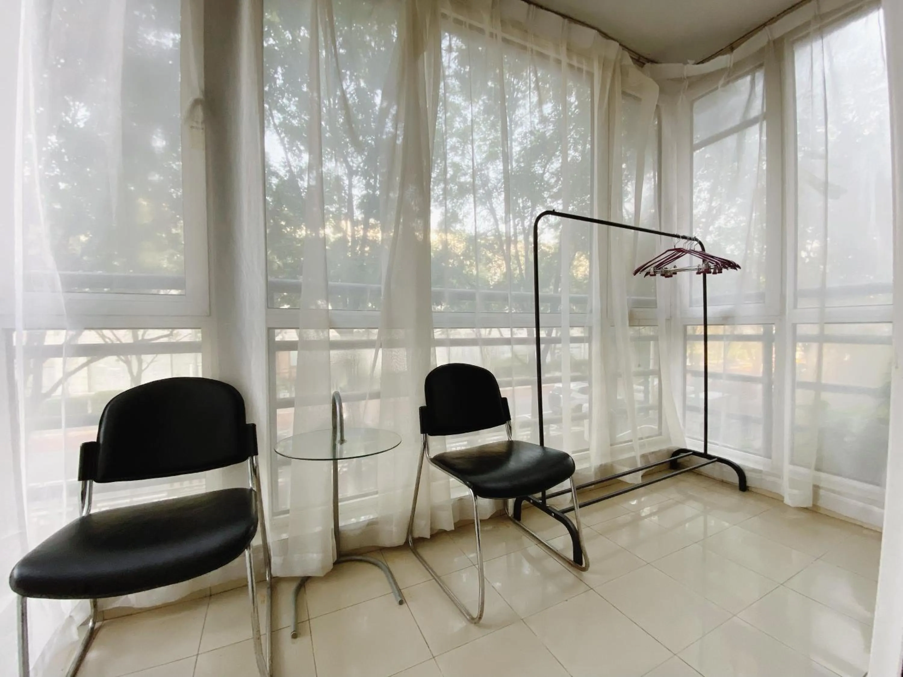 Seating area in Beijing RJ Brown city center hotel Forbidden City &Tian'anmen Square ,Near Subway line 8, 3min walk to Temple of Heaven, English Speaking reception , Laundry service ,Free wifi ,Oneday tour to Greatwall