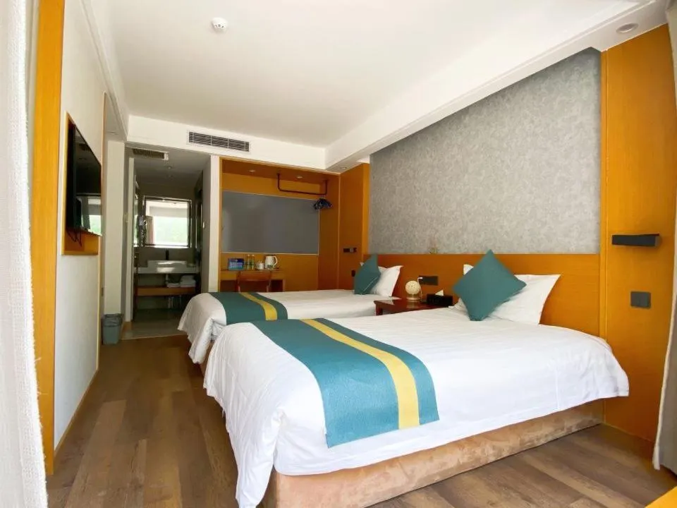 Bed in Beijing RJ Brown city center hotel Forbidden City &Tian'anmen Square ,Near Subway line 8, 3min walk to Temple of Heaven, English Speaking reception , Laundry service ,Free wifi ,Oneday tour to Greatwall