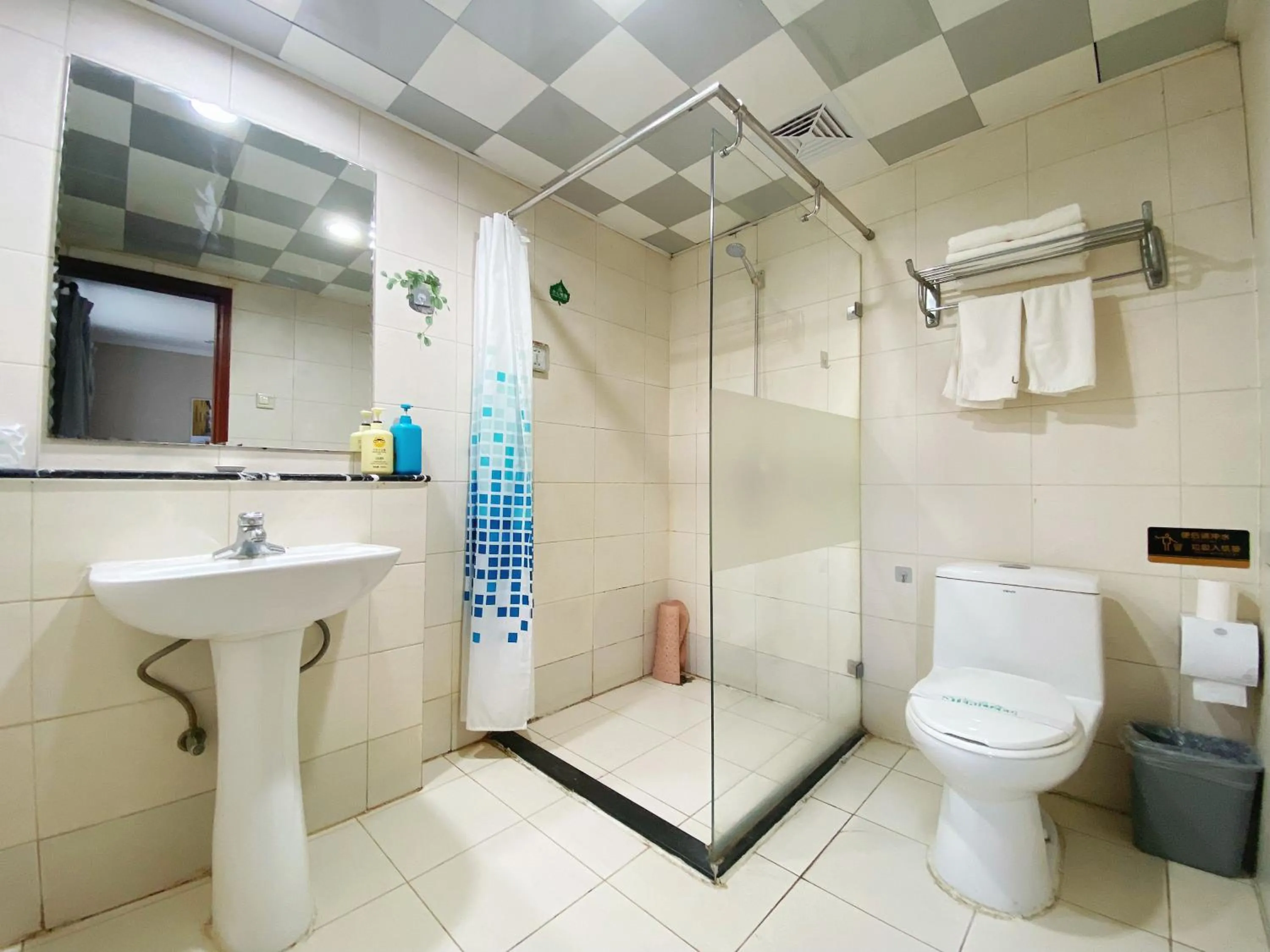 Beijing RJ Brown city center hotel Forbidden City &Tian'anmen Square ,Near Subway line 8, 3min walk to Temple of Heaven, English Speaking reception , Laundry service ,Free wifi ,Oneday tour to Greatwall