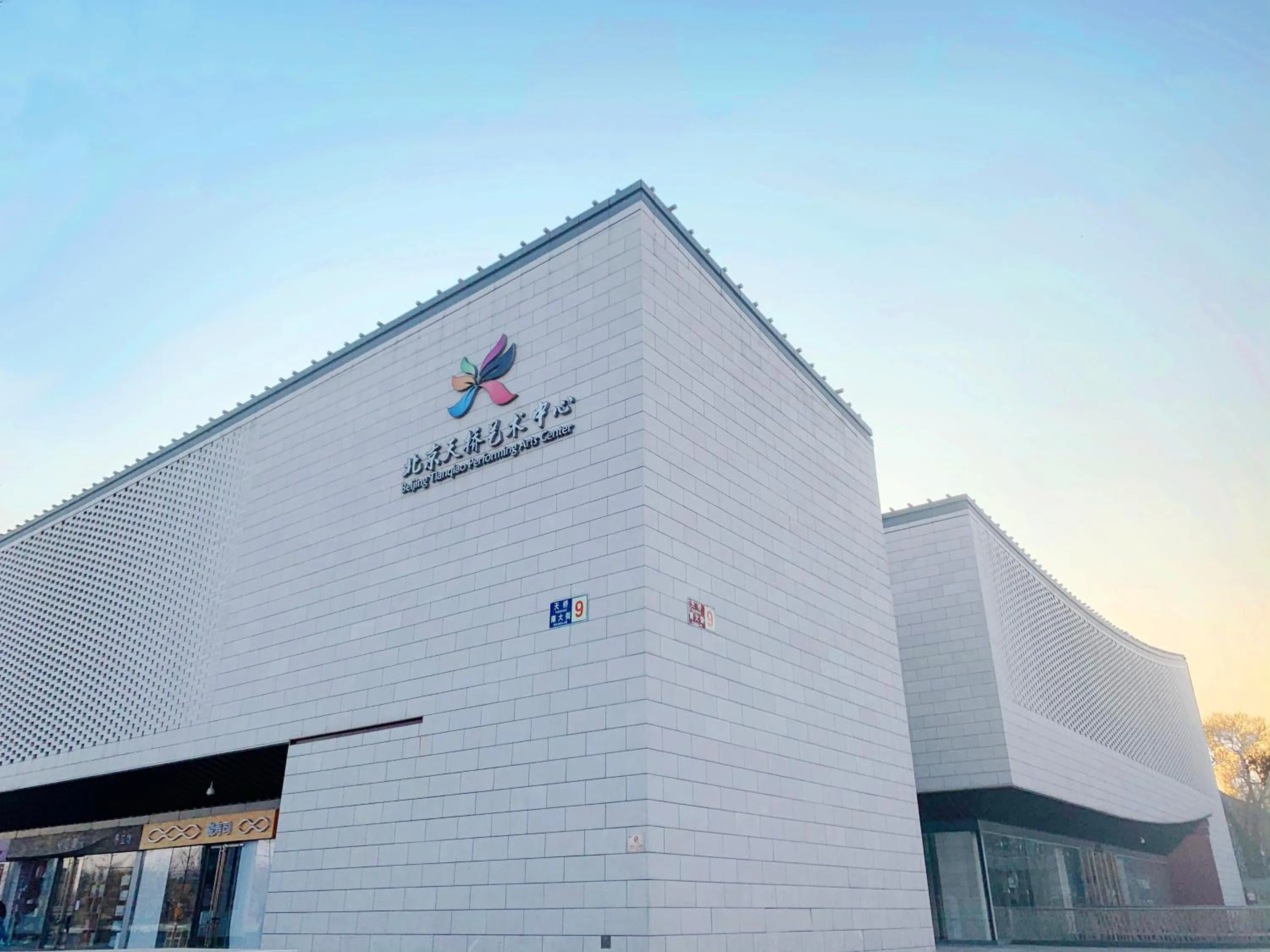 Beijing RJ Brown city center hotel Forbidden City &Tian'anmen Square ,Near Subway line 8, 3min walk to Temple of Heaven, English Speaking reception , Laundry service ,Free wifi ,Oneday tour to Greatwall