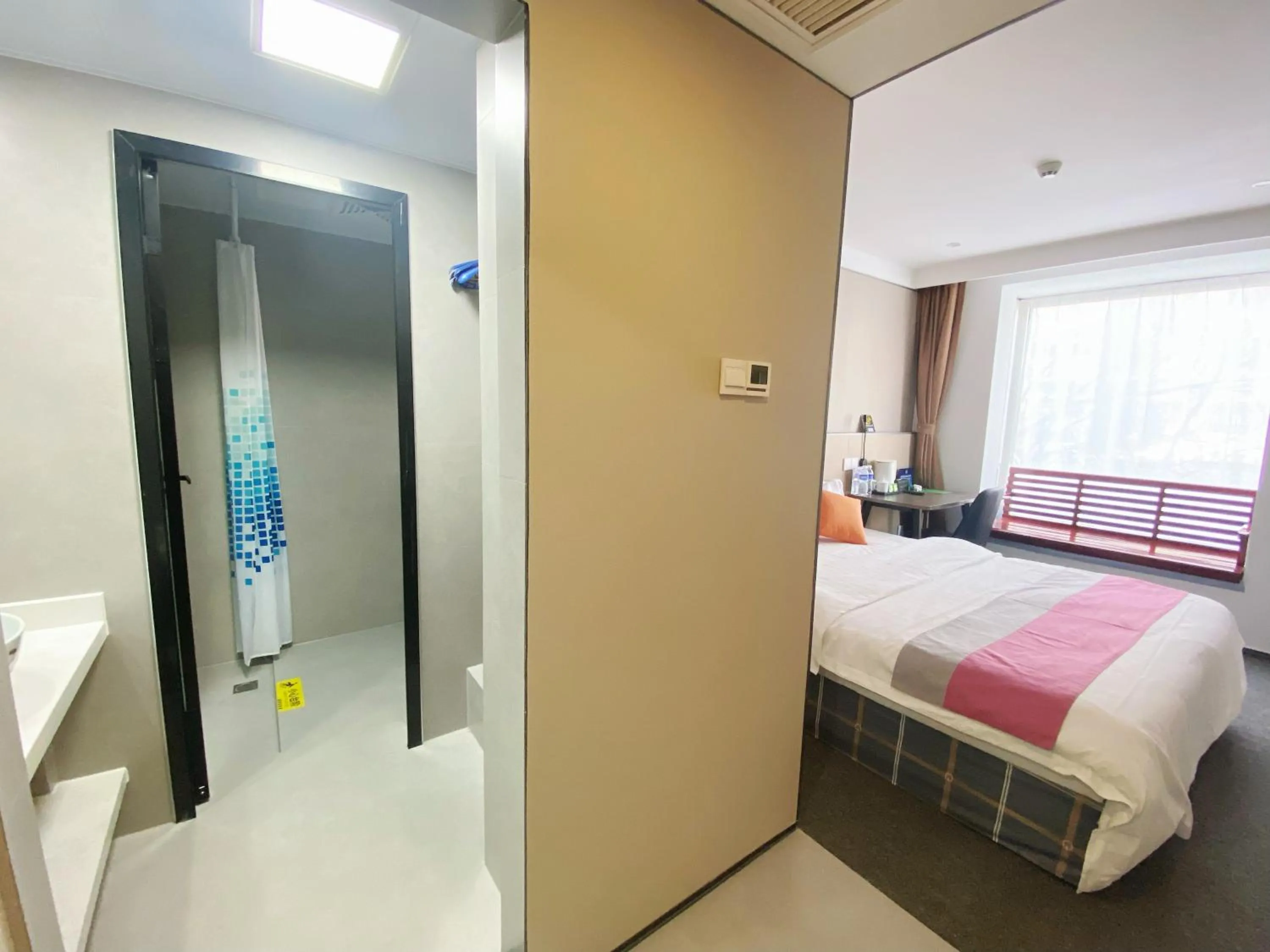 Bed in Beijing RJ Brown city center hotel Forbidden City &Tian'anmen Square ,Near Subway line 8, 3min walk to Temple of Heaven, English Speaking reception , Laundry service ,Free wifi ,Oneday tour to Greatwall
