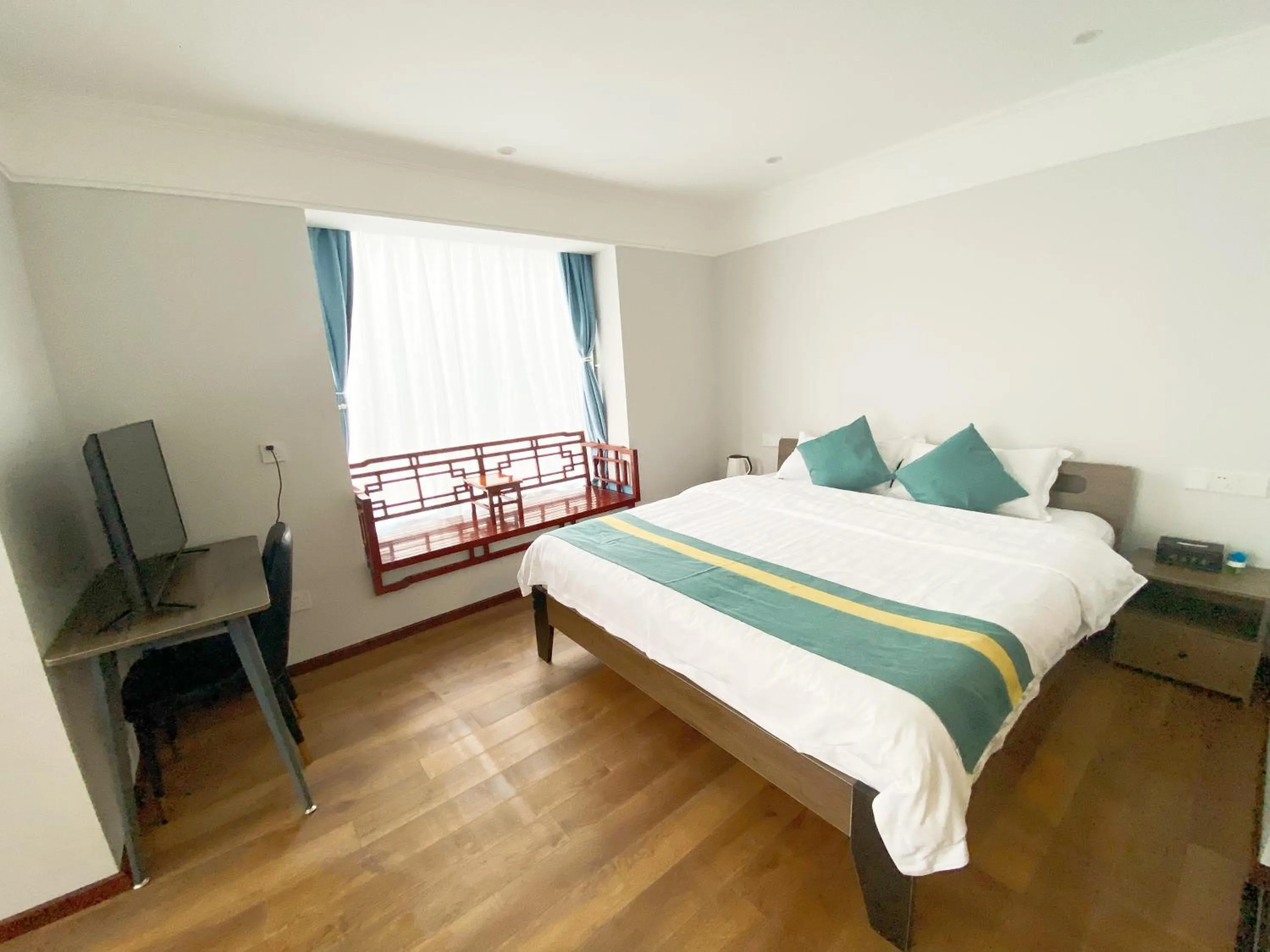 Bed in Beijing RJ Brown city center hotel Forbidden City &Tian'anmen Square ,Near Subway line 8, 3min walk to Temple of Heaven, English Speaking reception , Laundry service ,Free wifi ,Oneday tour to Greatwall