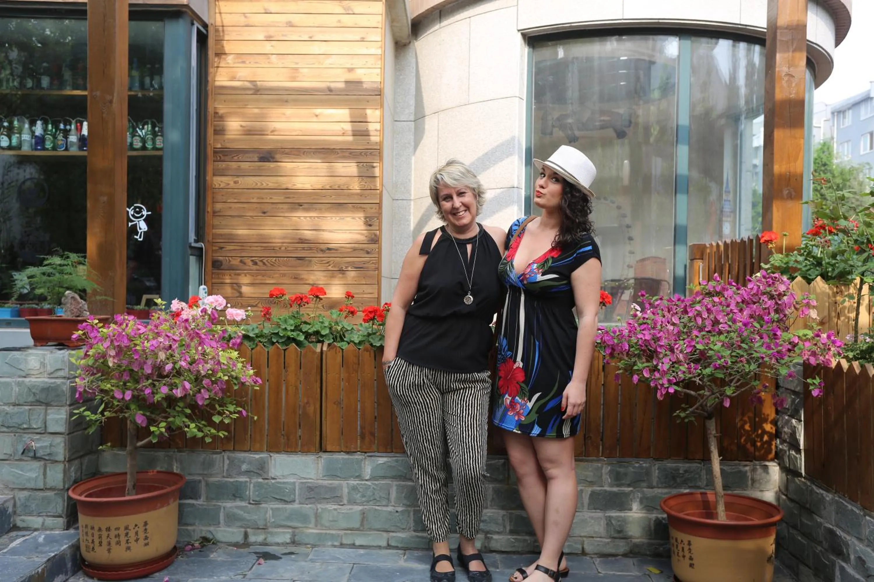 People in Beijing RJ Brown city center hotel Forbidden City &Tian'anmen Square ,Near Subway line 8, 3min walk to Temple of Heaven, English Speaking reception , Laundry service ,Free wifi ,Oneday tour to Greatwall