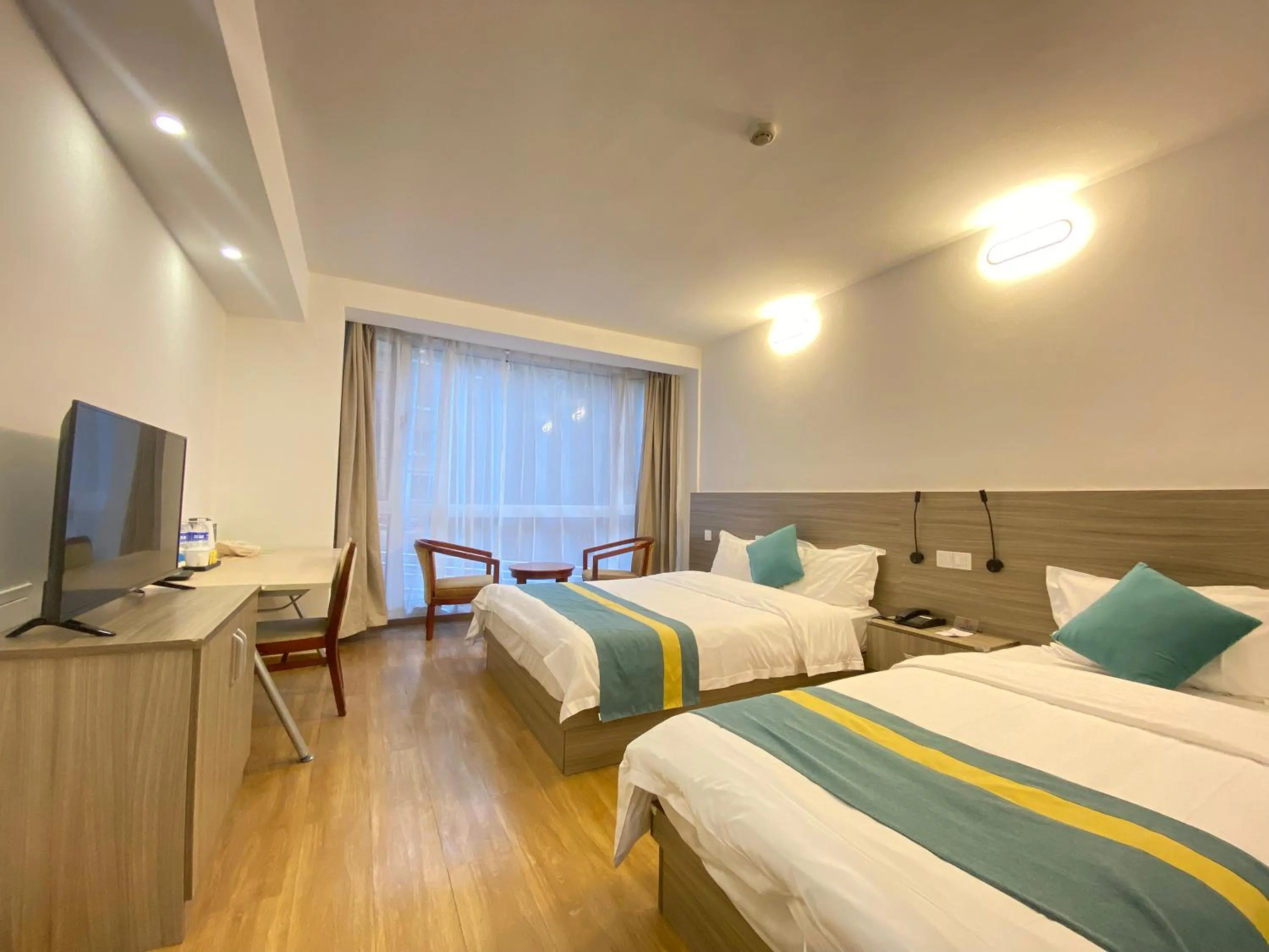 Bed in Beijing RJ Brown city center hotel Forbidden City &Tian'anmen Square ,Near Subway line 8, 3min walk to Temple of Heaven, English Speaking reception , Laundry service ,Free wifi ,Oneday tour to Greatwall