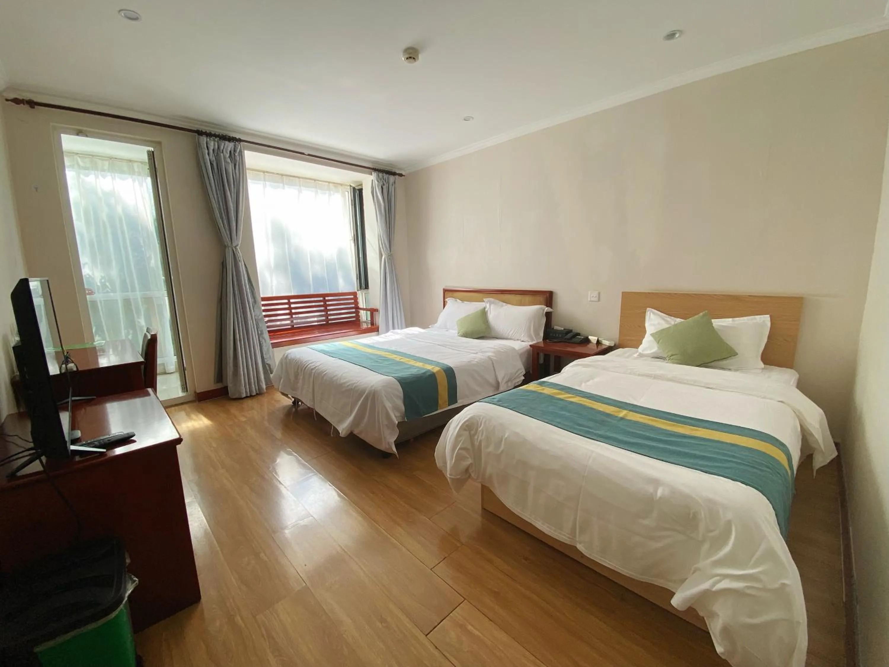 Bed in Beijing RJ Brown city center hotel Forbidden City &Tian'anmen Square ,Near Subway line 8, 3min walk to Temple of Heaven, English Speaking reception , Laundry service ,Free wifi ,Oneday tour to Greatwall