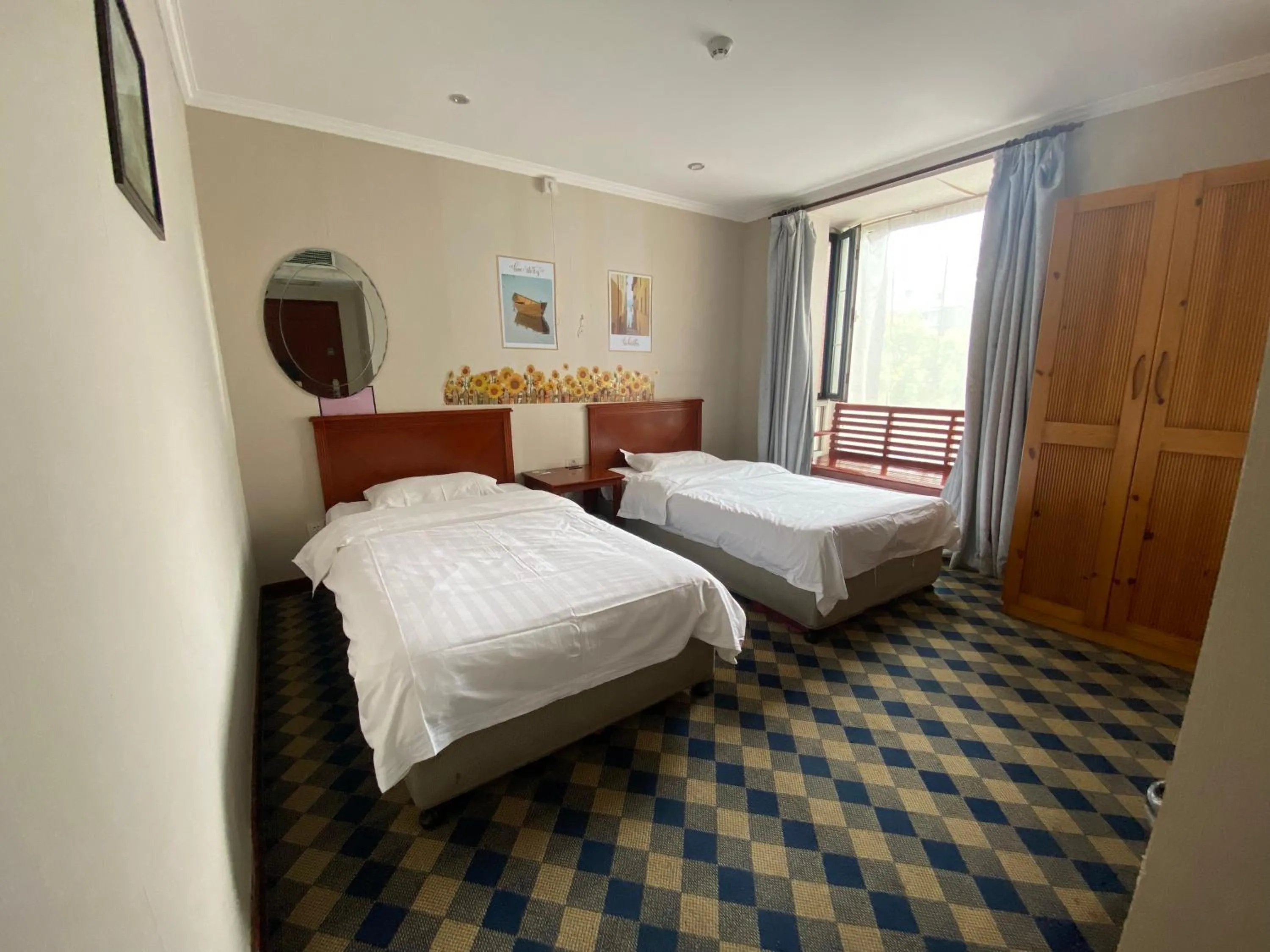 Bed in Beijing RJ Brown city center hotel Forbidden City &Tian'anmen Square ,Near Subway line 8, 3min walk to Temple of Heaven, English Speaking reception , Laundry service ,Free wifi ,Oneday tour to Greatwall