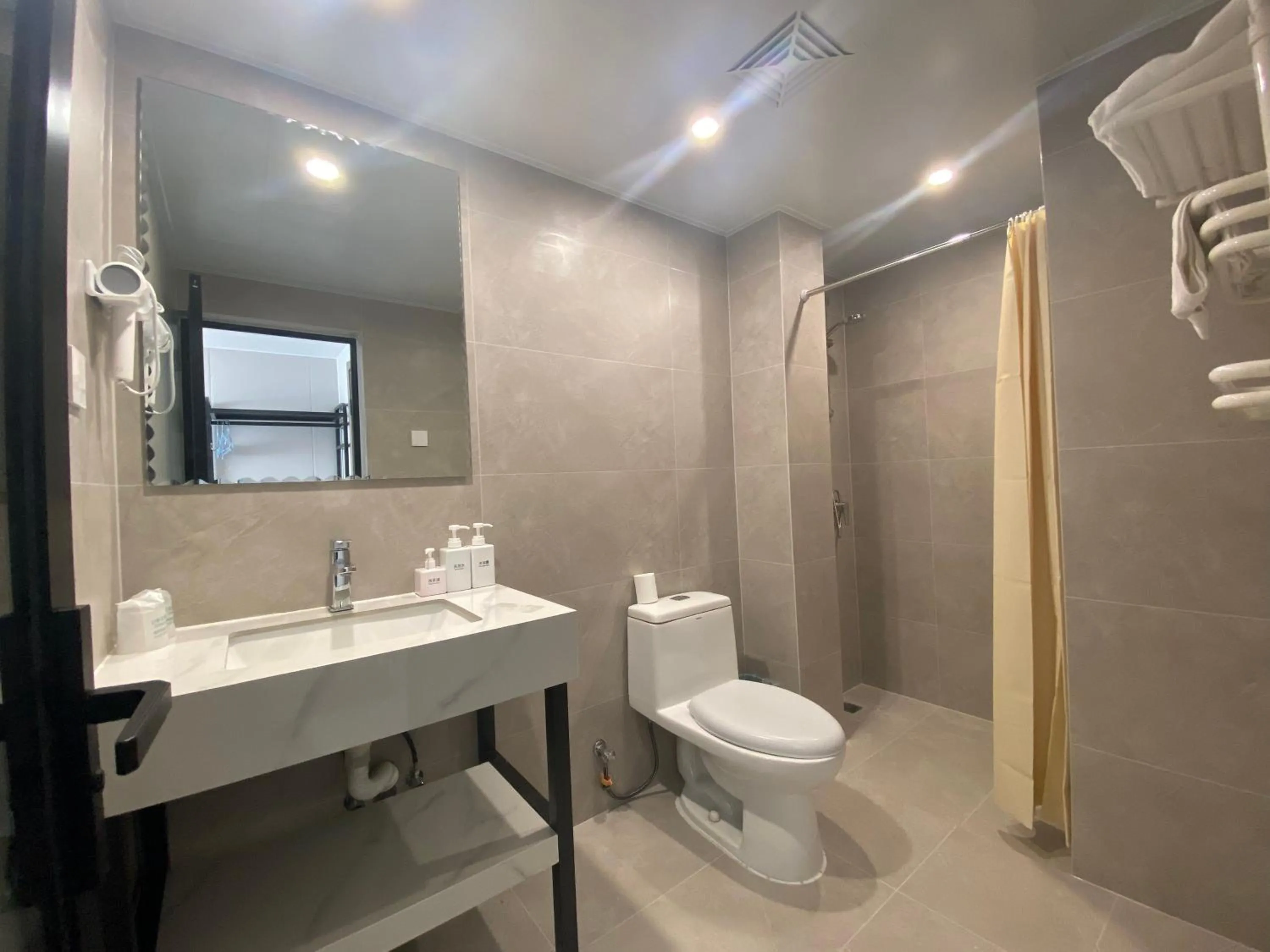 Beijing RJ Brown city center hotel Forbidden City &Tian'anmen Square ,Near Subway line 8, 3min walk to Temple of Heaven, English Speaking reception , Laundry service ,Free wifi ,Oneday tour to Greatwall