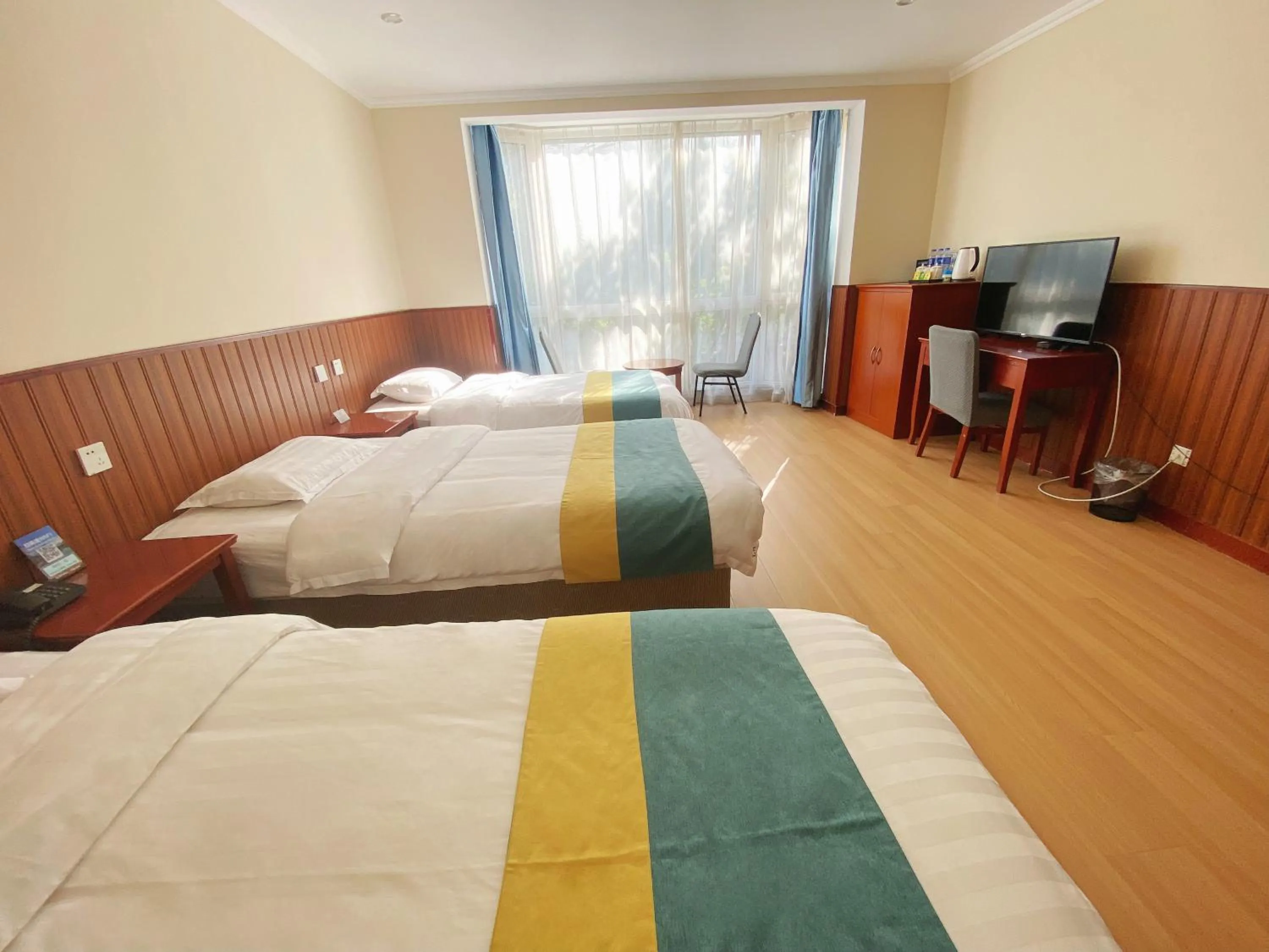 Bed in Beijing RJ Brown city center hotel Forbidden City &Tian'anmen Square ,Near Subway line 8, 3min walk to Temple of Heaven, English Speaking reception , Laundry service ,Free wifi ,Oneday tour to Greatwall