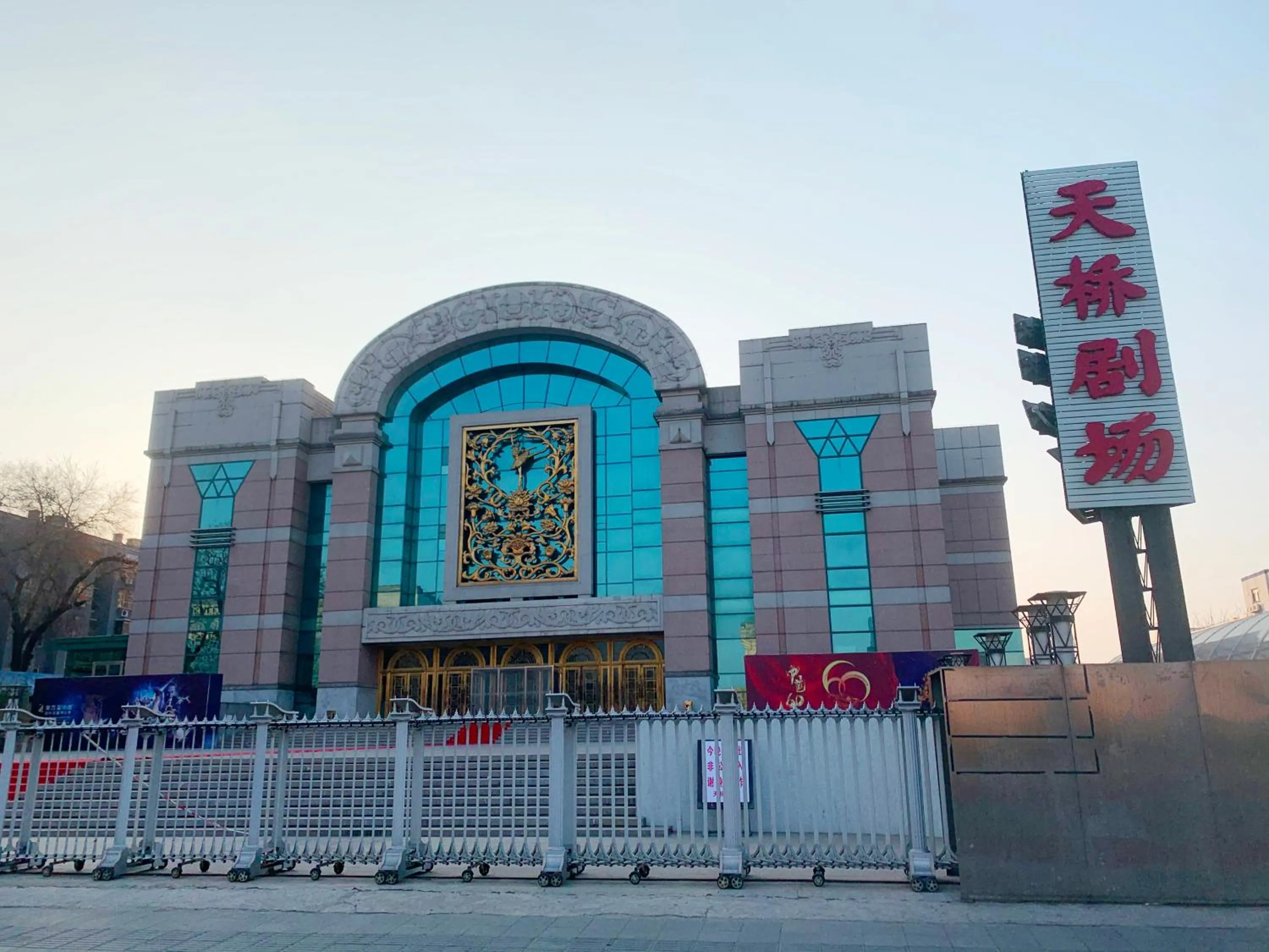 Nearby landmark in Beijing RJ Brown city center hotel Forbidden City &Tian'anmen Square ,Near Subway line 8, 3min walk to Temple of Heaven, English Speaking reception , Laundry service ,Free wifi ,Oneday tour to Greatwall